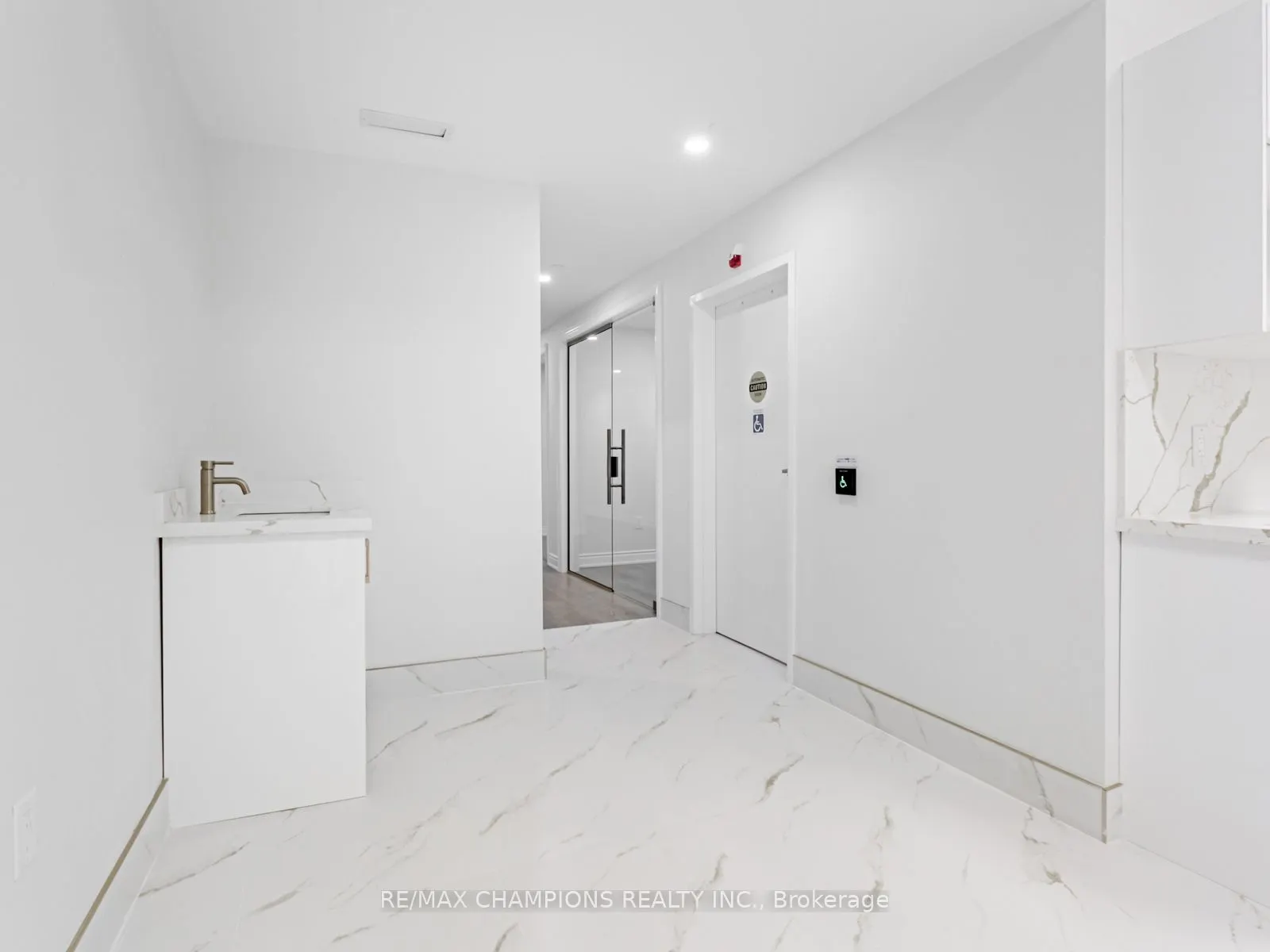 2565 Steeles Avenue E, #26