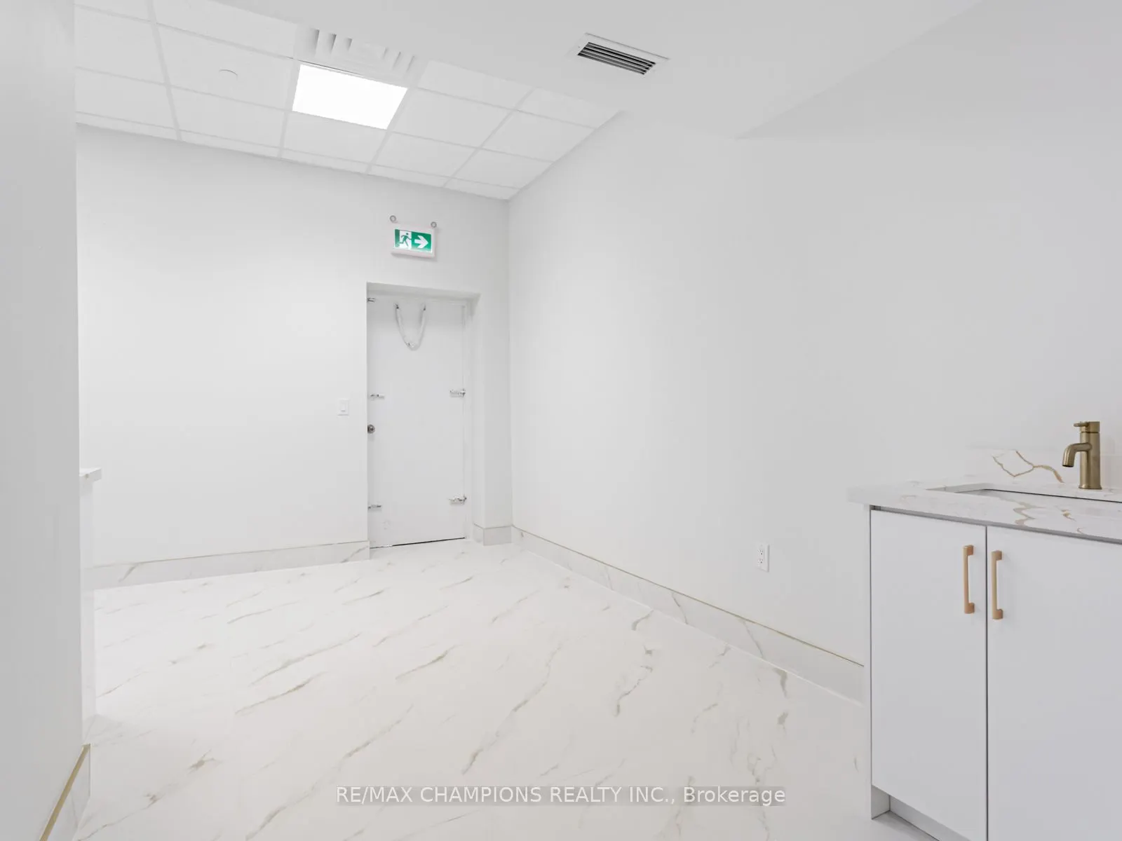 2565 Steeles Avenue E, #26
