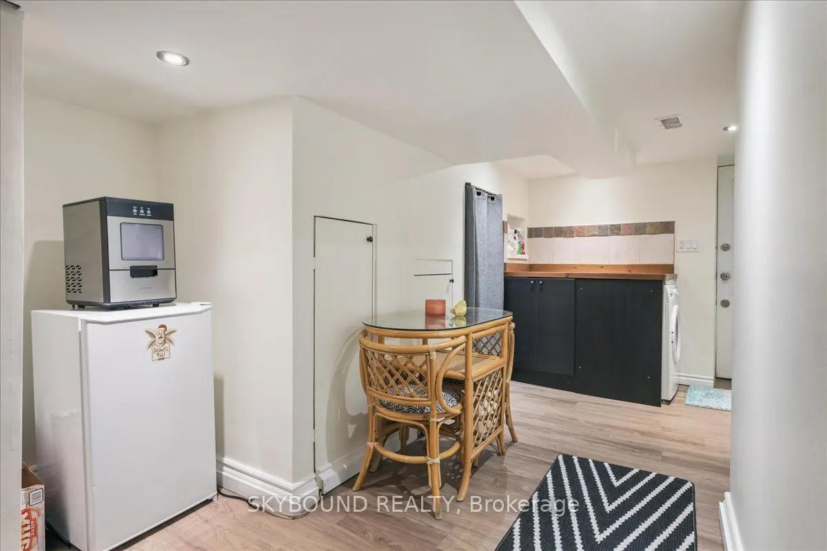 2043 Davenport Road
