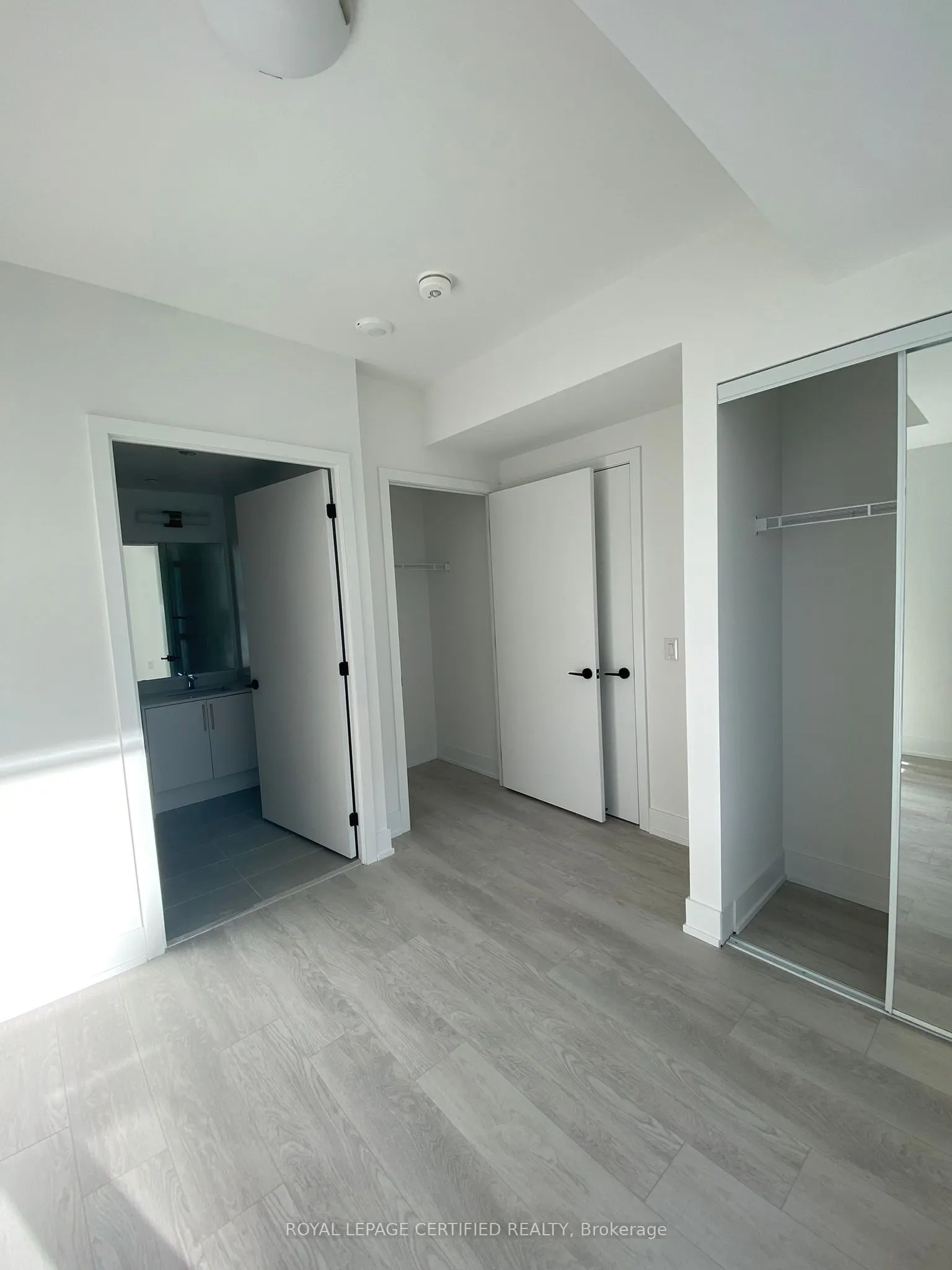 2450 Old Bronte Road, #701