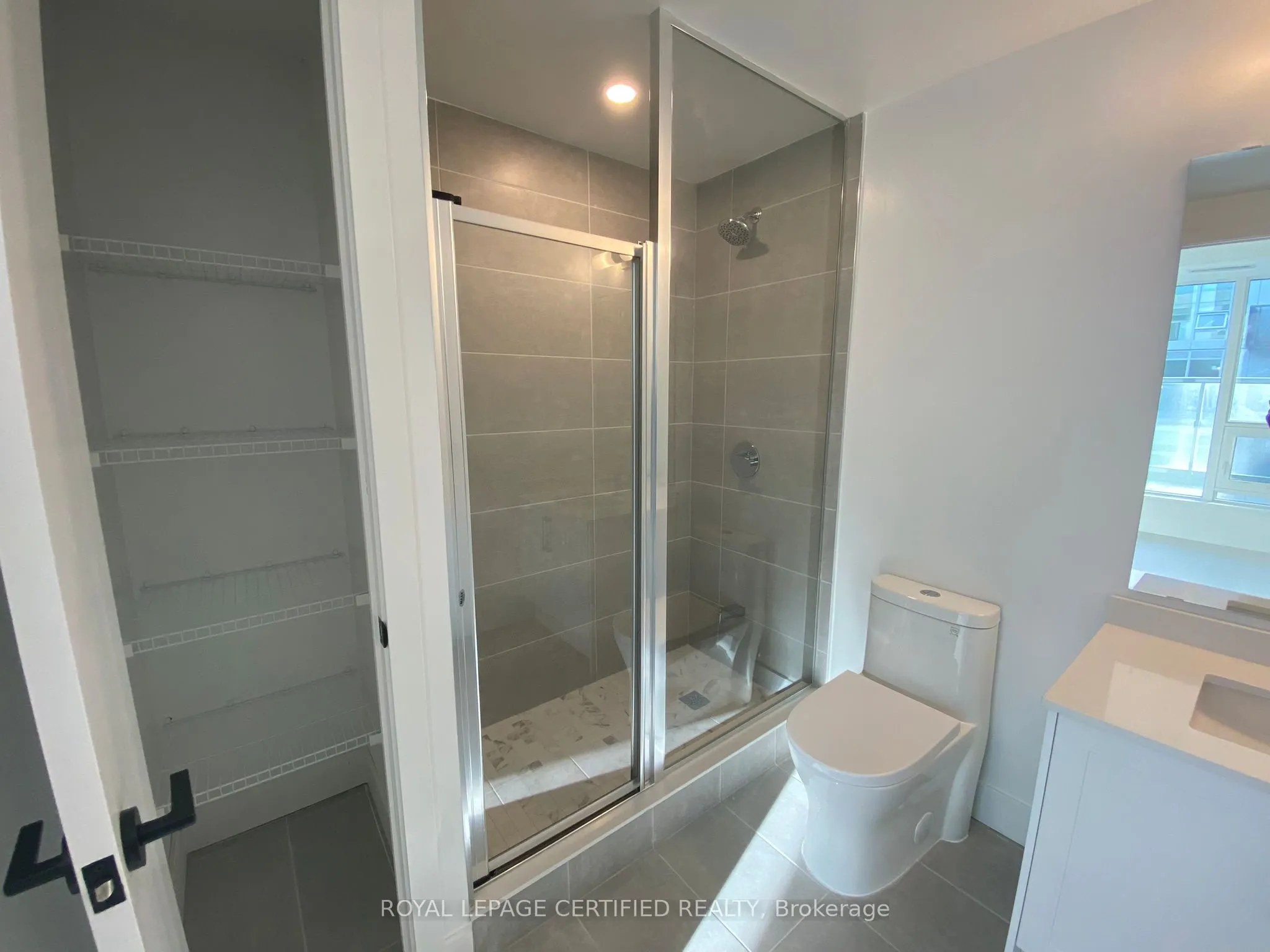 2450 Old Bronte Road, #701