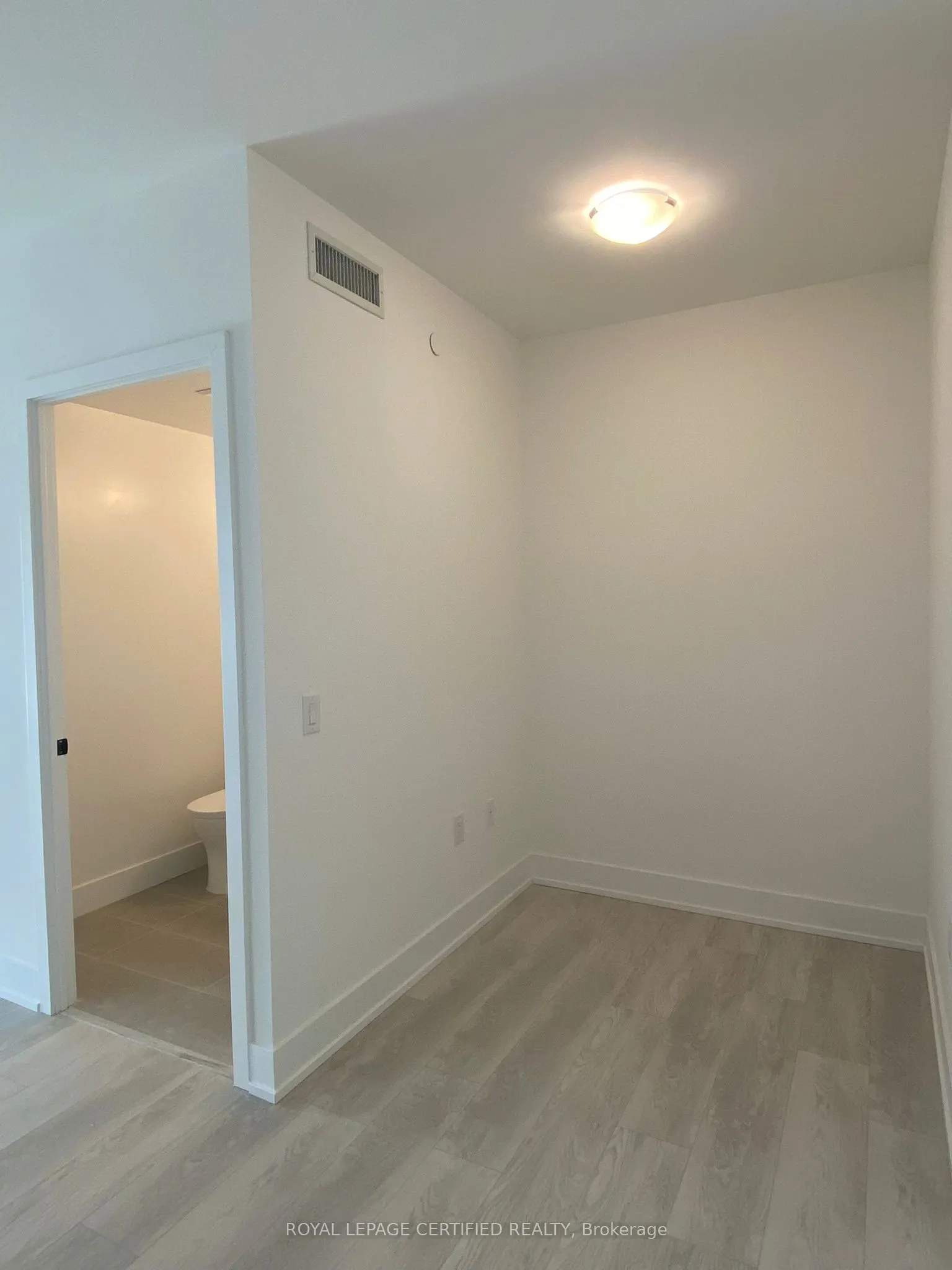 2450 Old Bronte Road, #701