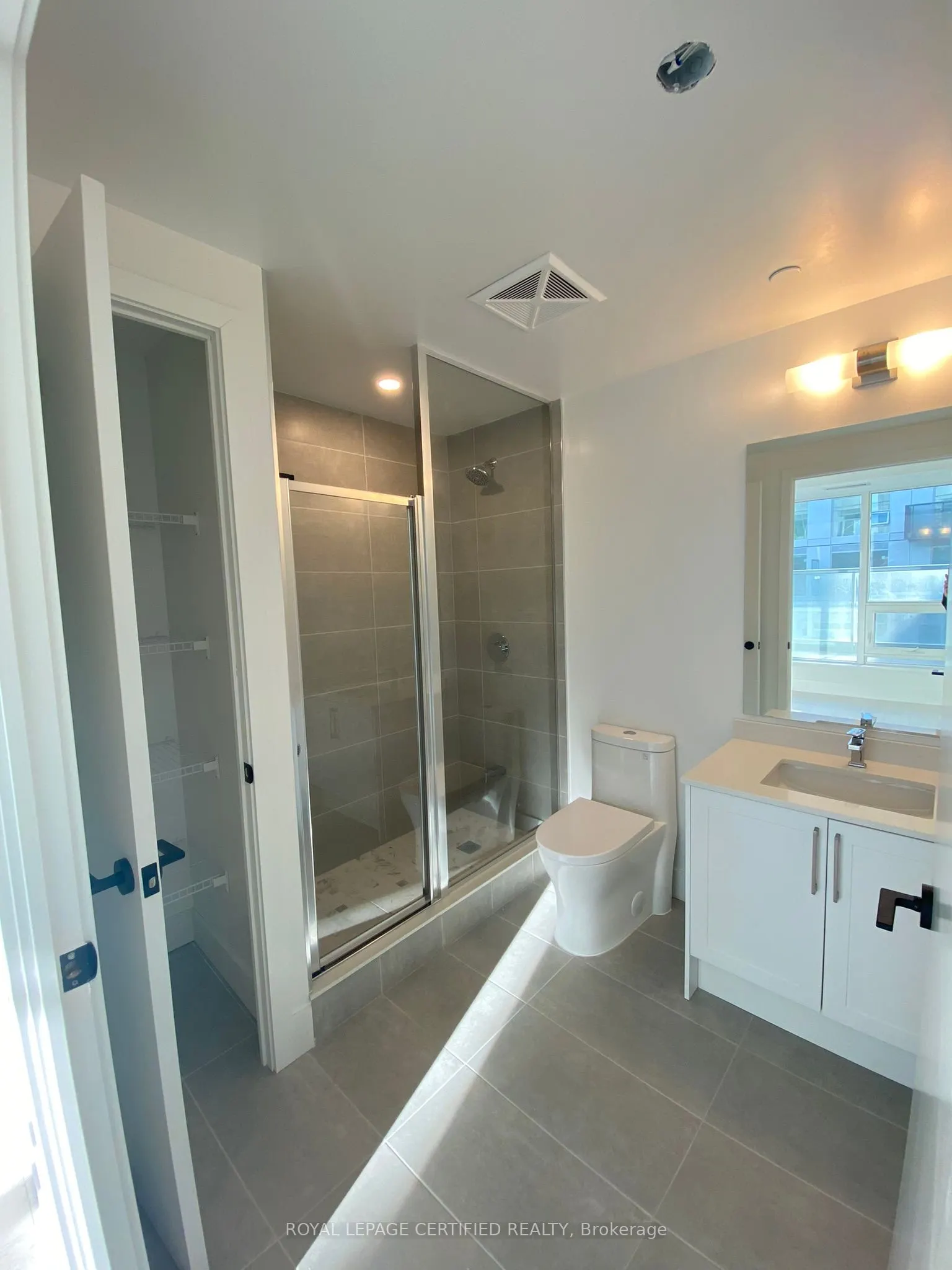 2450 Old Bronte Road, #701