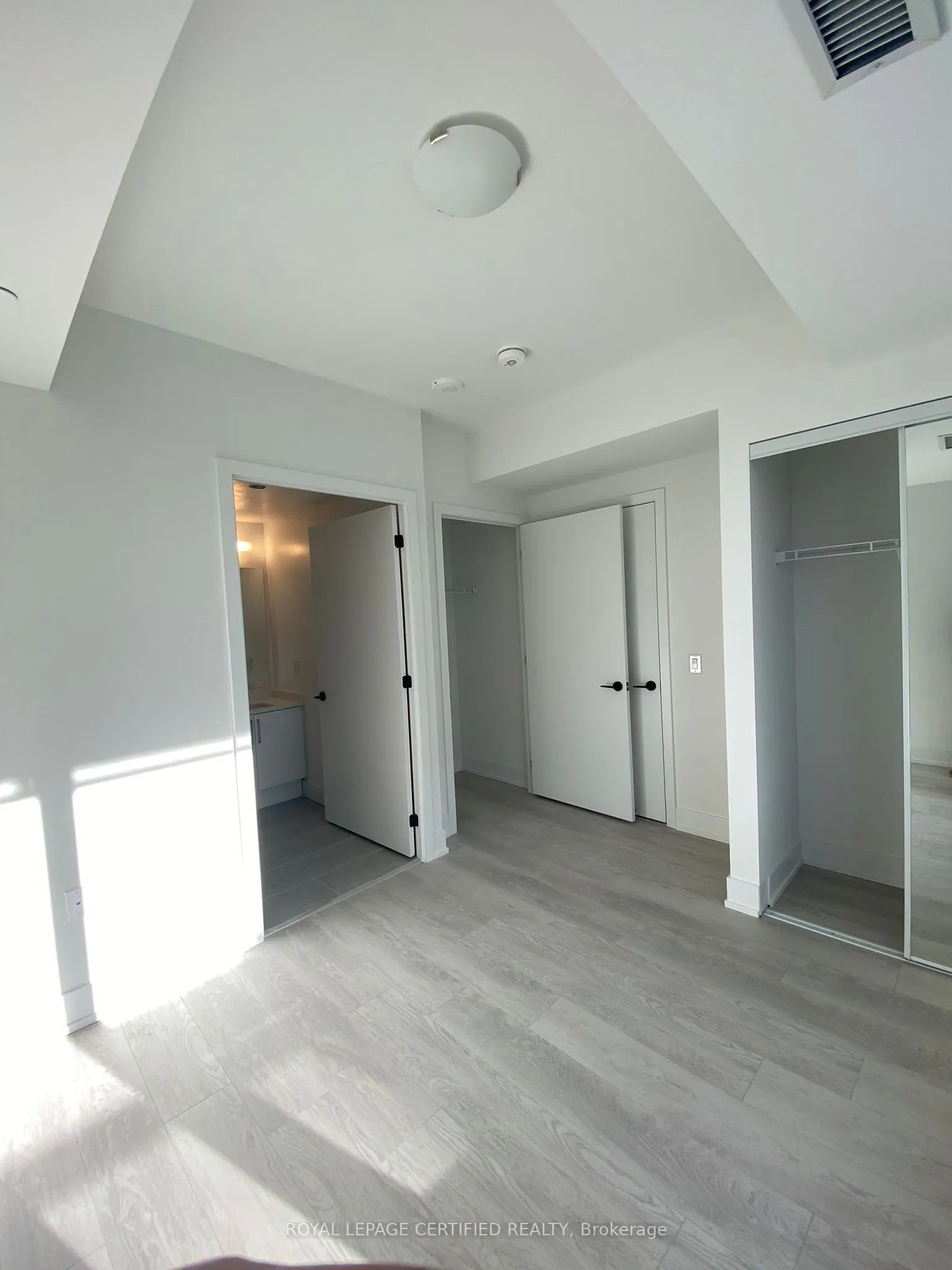 2450 Old Bronte Road, #701