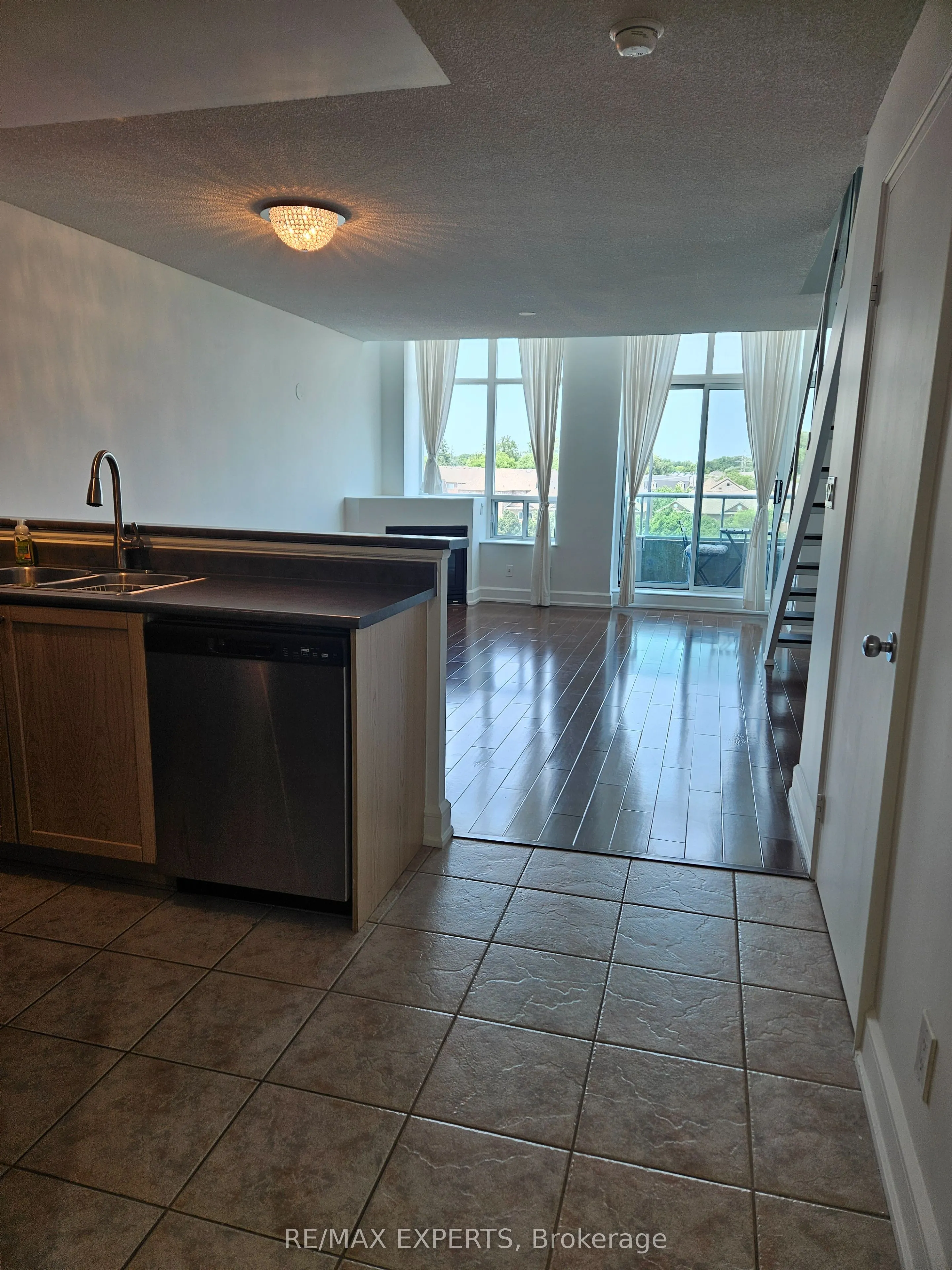 200 Manitoba Street, #426