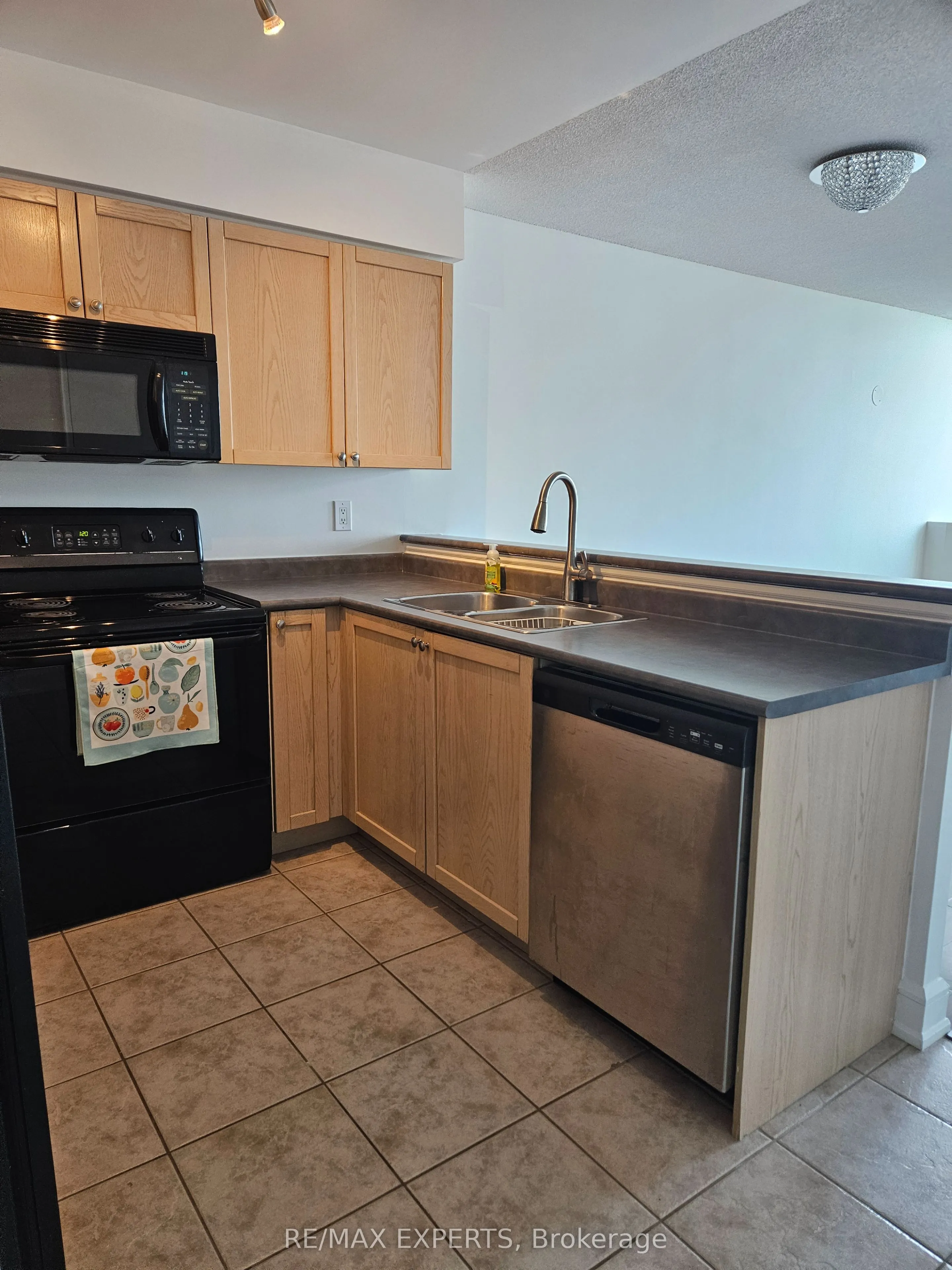 200 Manitoba Street, #426