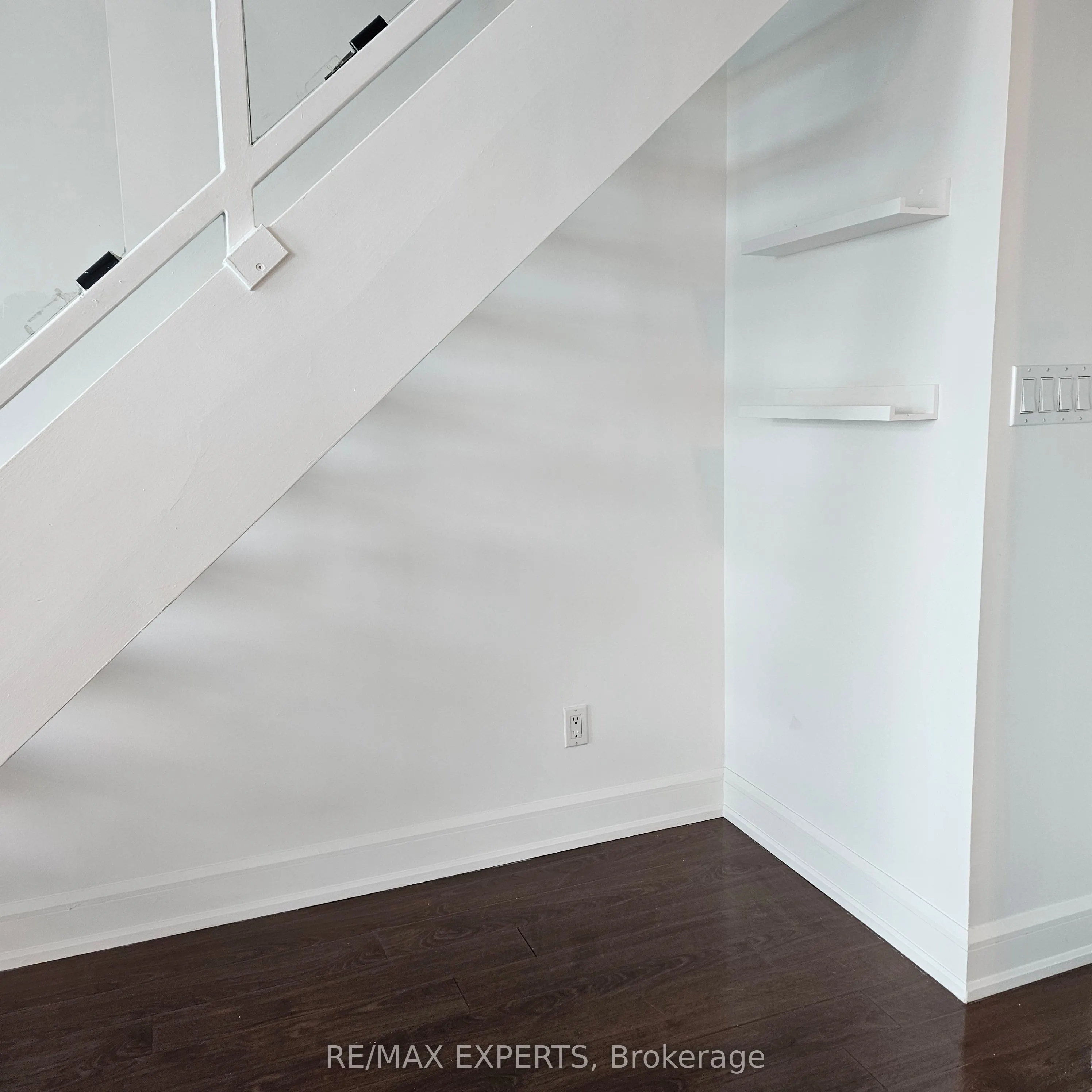 200 Manitoba Street, #426