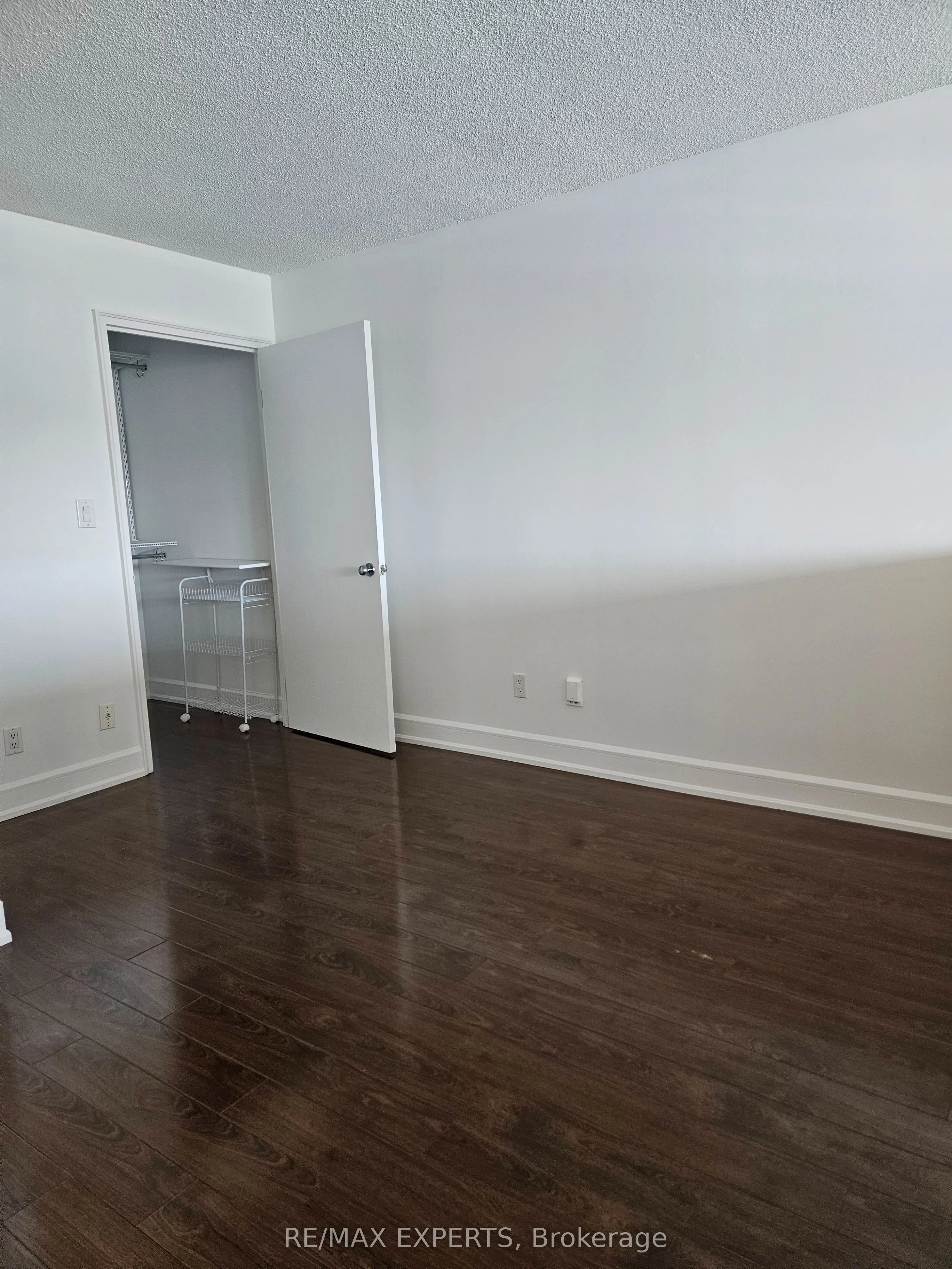 200 Manitoba Street, #426