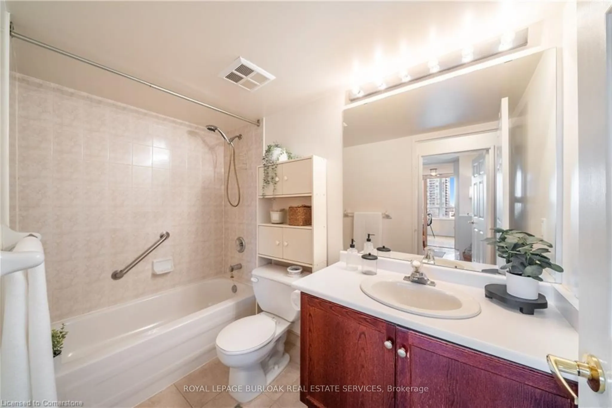 156 Enfield Place, #808