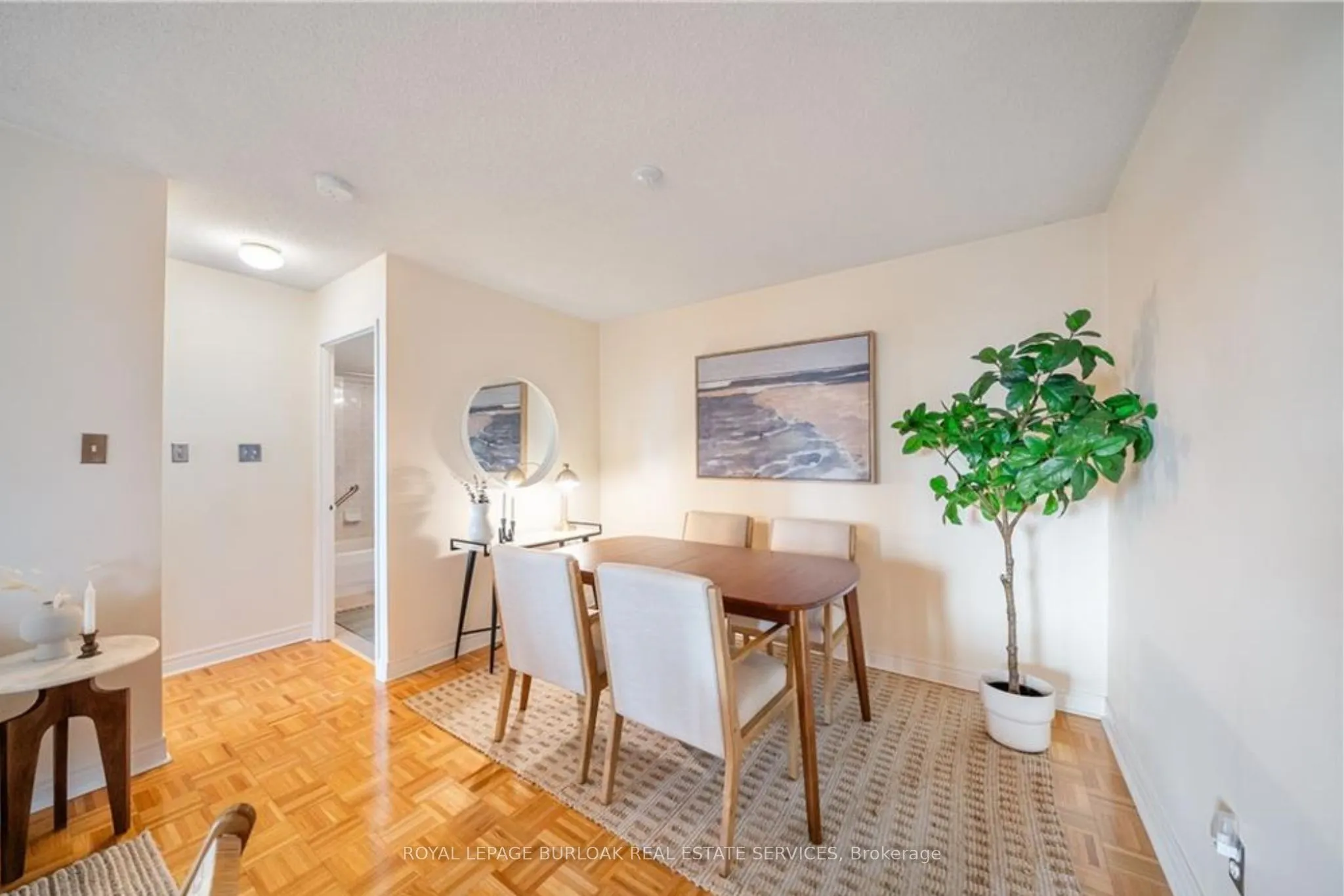 156 Enfield Place, #808