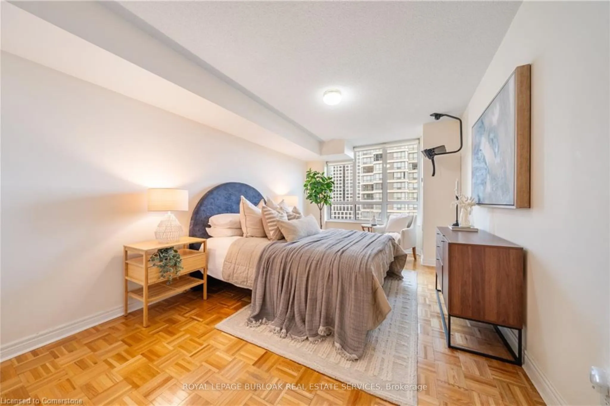 156 Enfield Place, #808