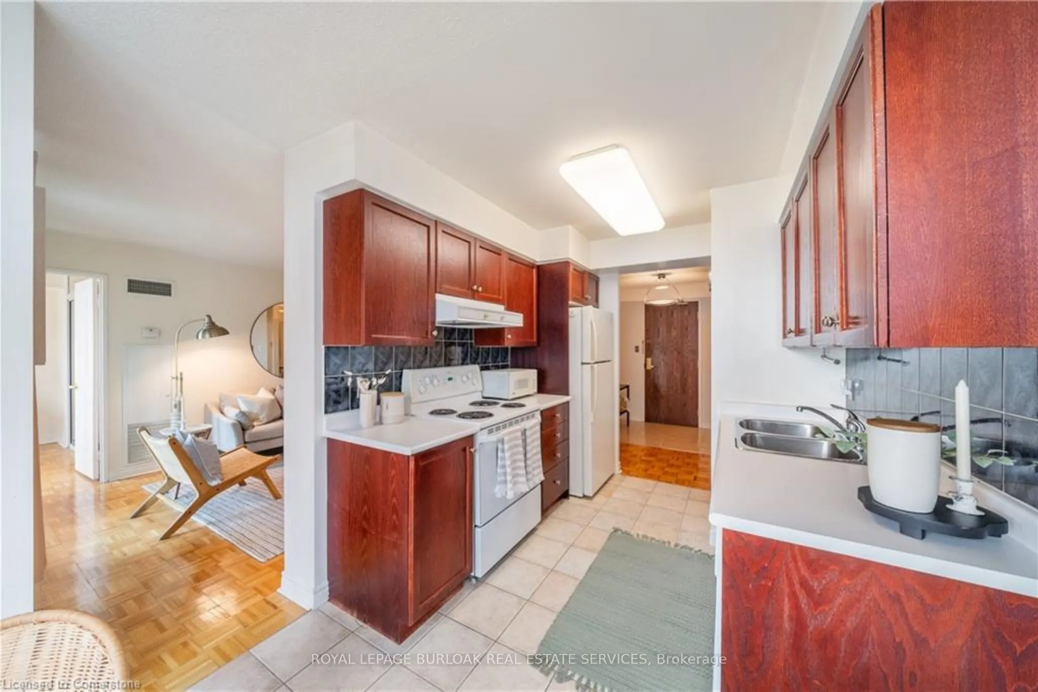 156 Enfield Place, #808