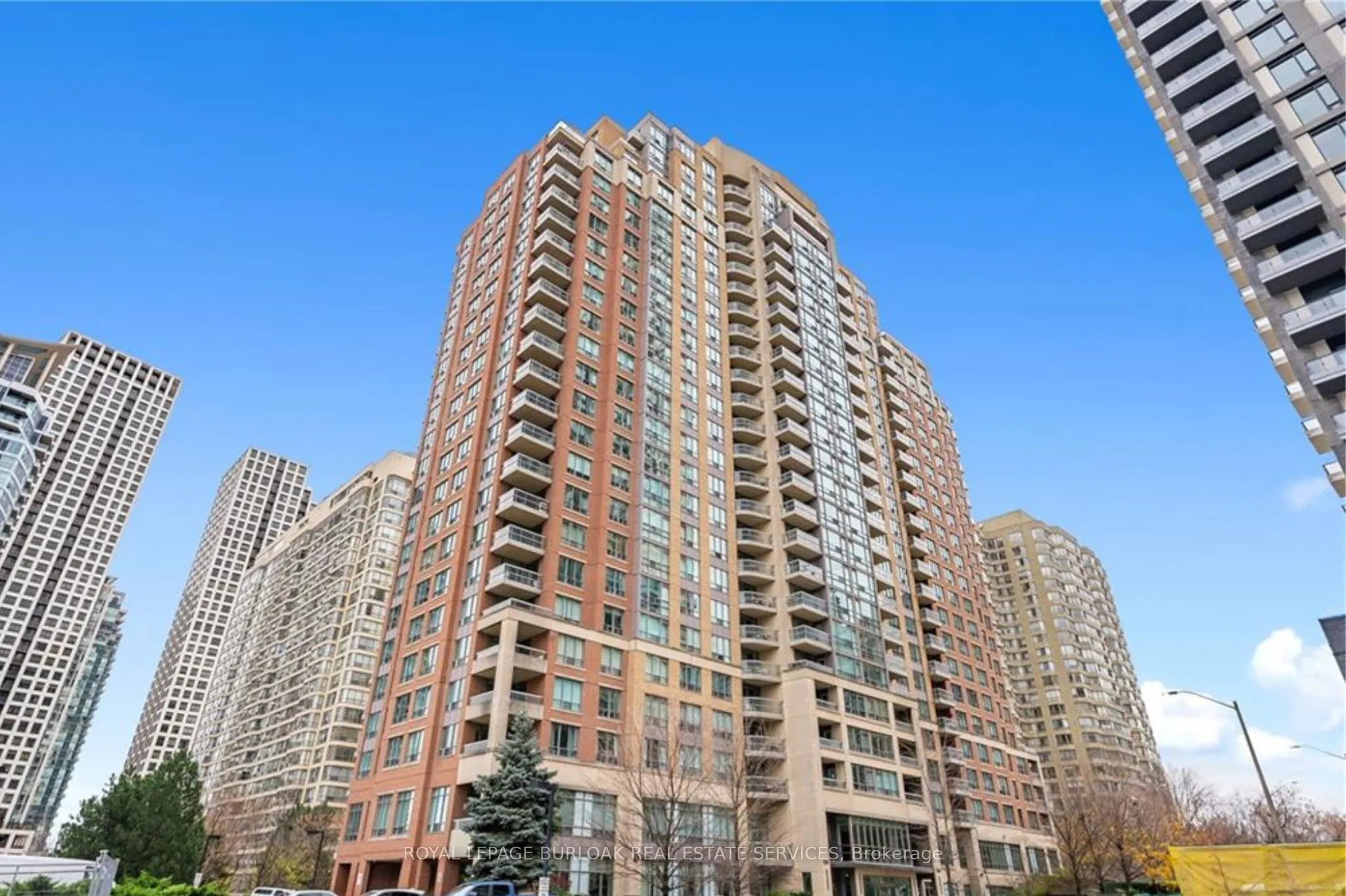 156 Enfield Place, #808