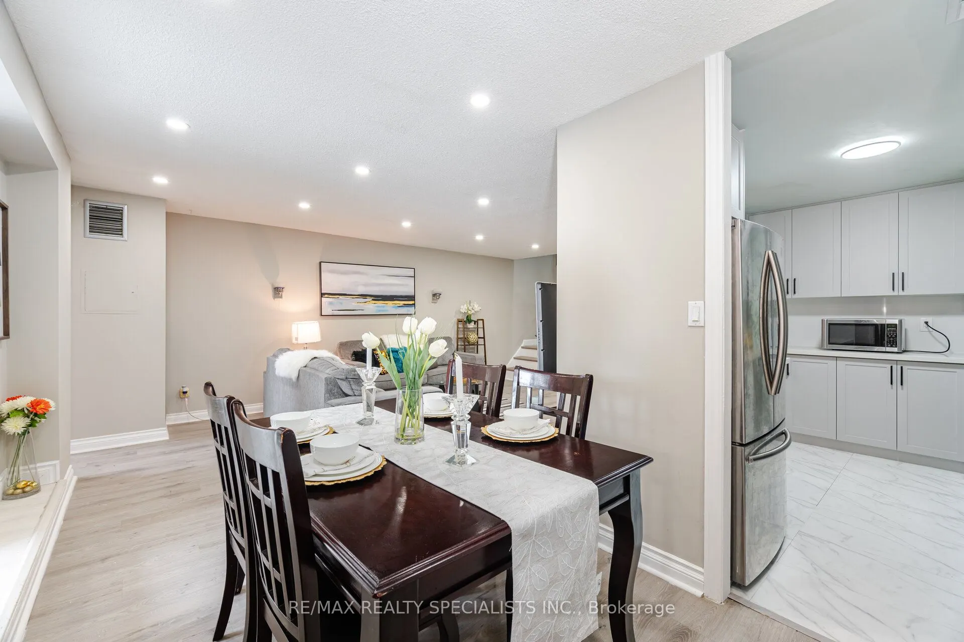 3025 The Credit Woodlands, #325