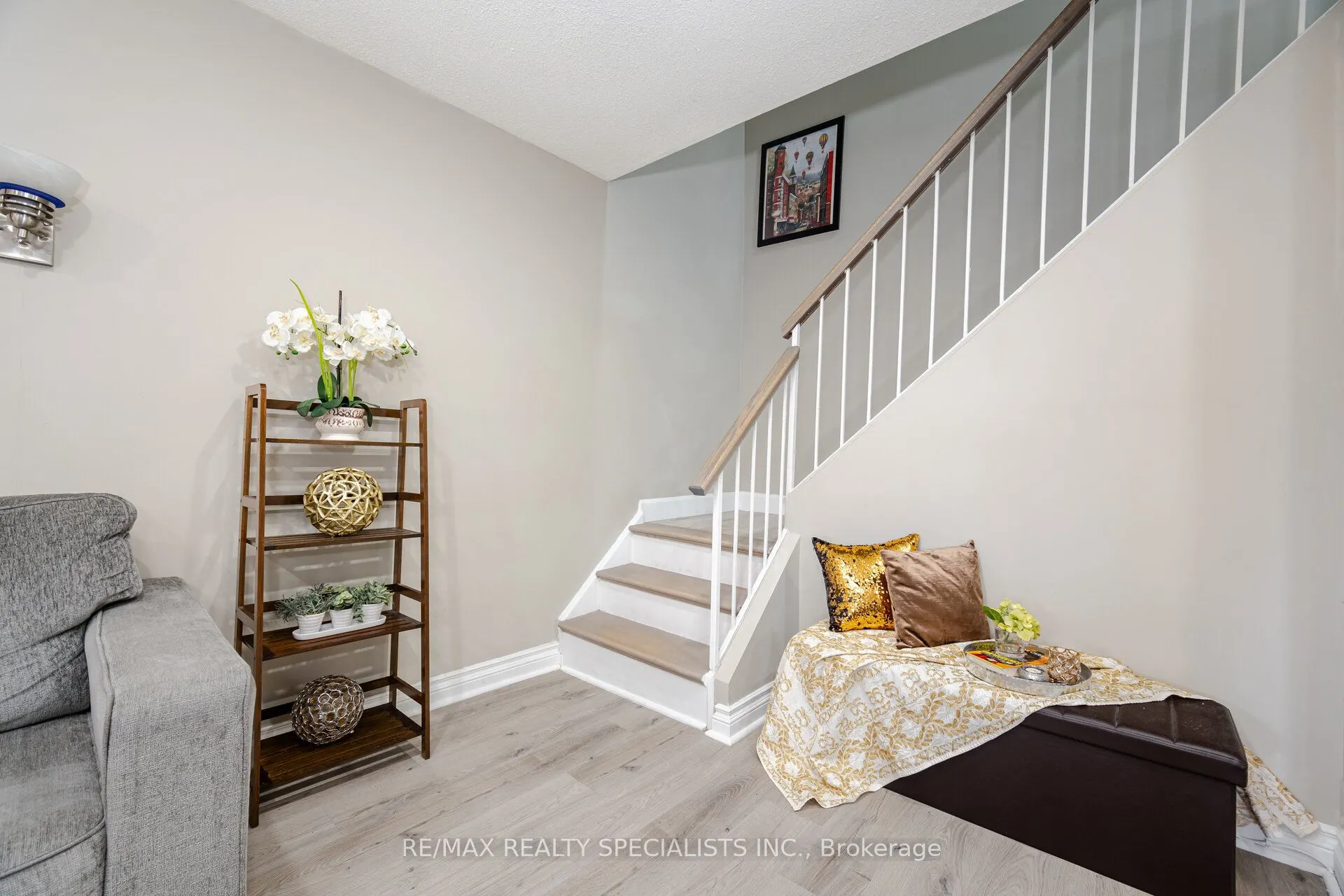 3025 The Credit Woodlands, #325