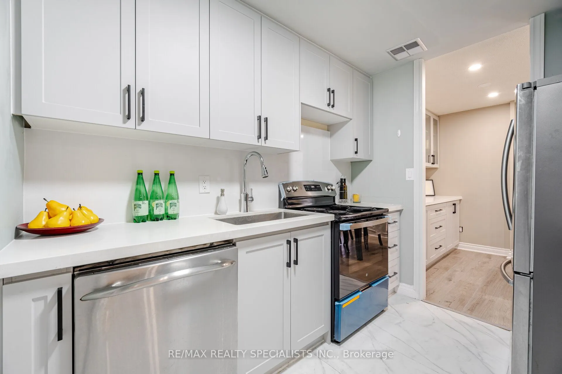3025 The Credit Woodlands, #325