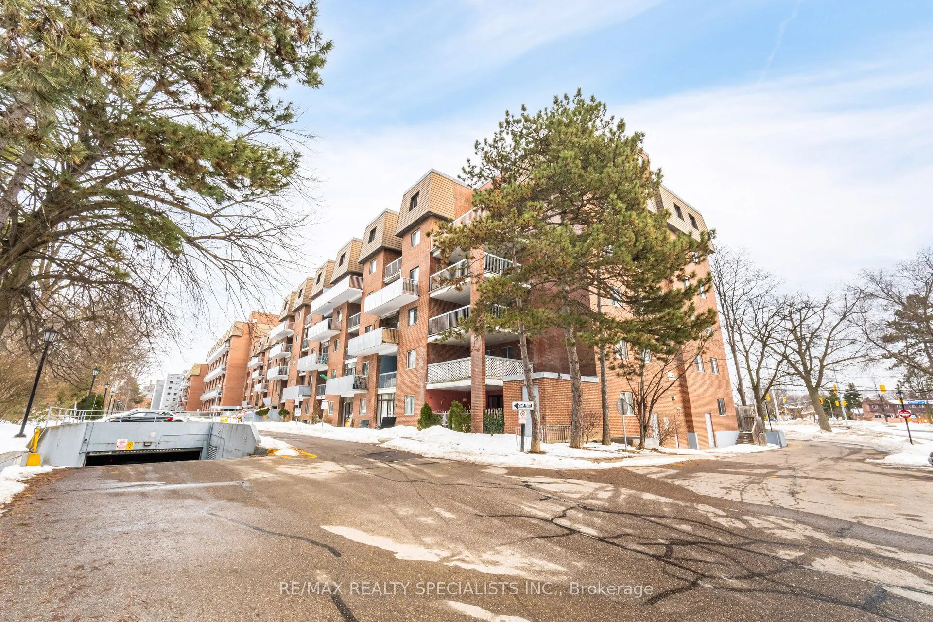 3025 The Credit Woodlands, #325