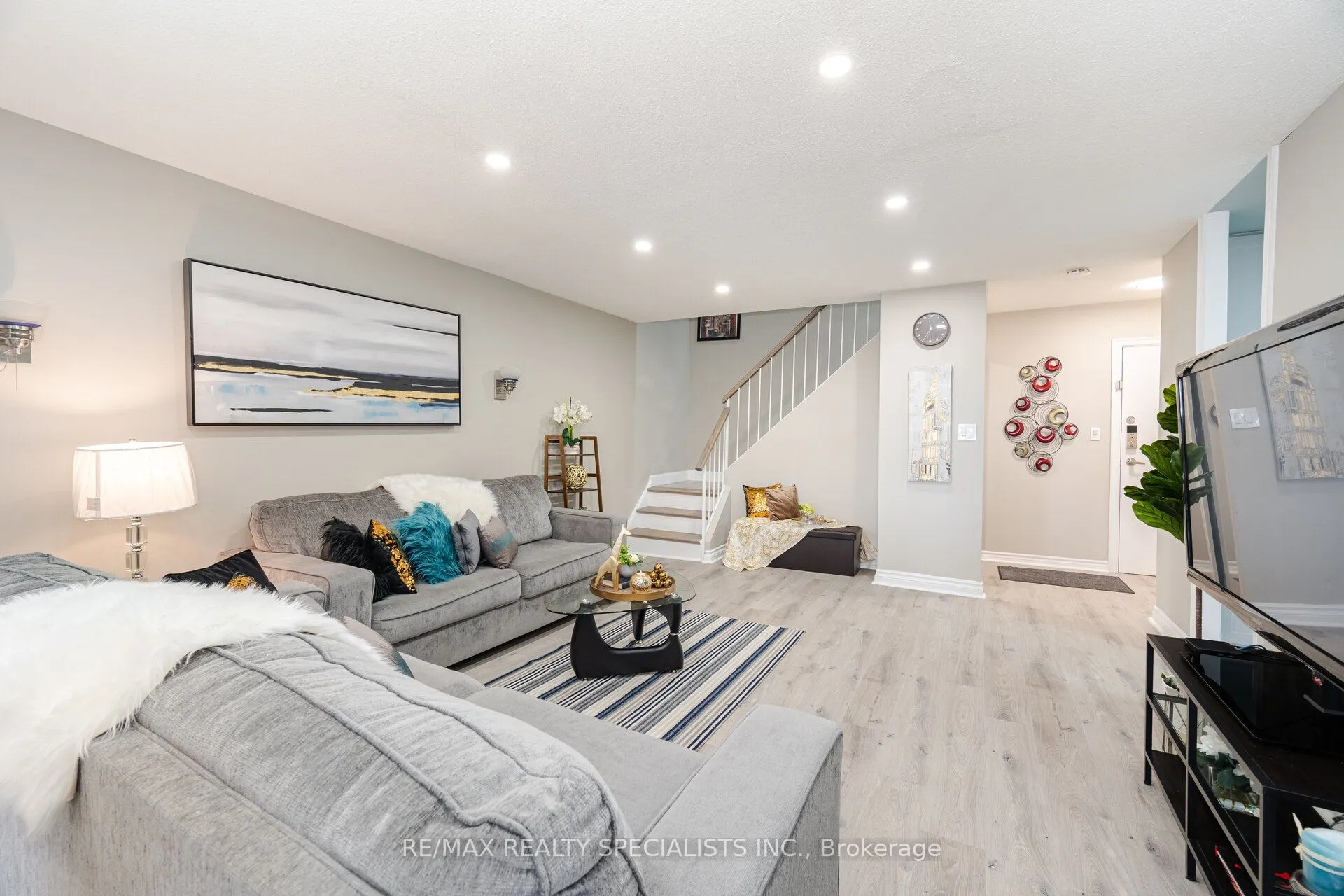 3025 The Credit Woodlands, #325
