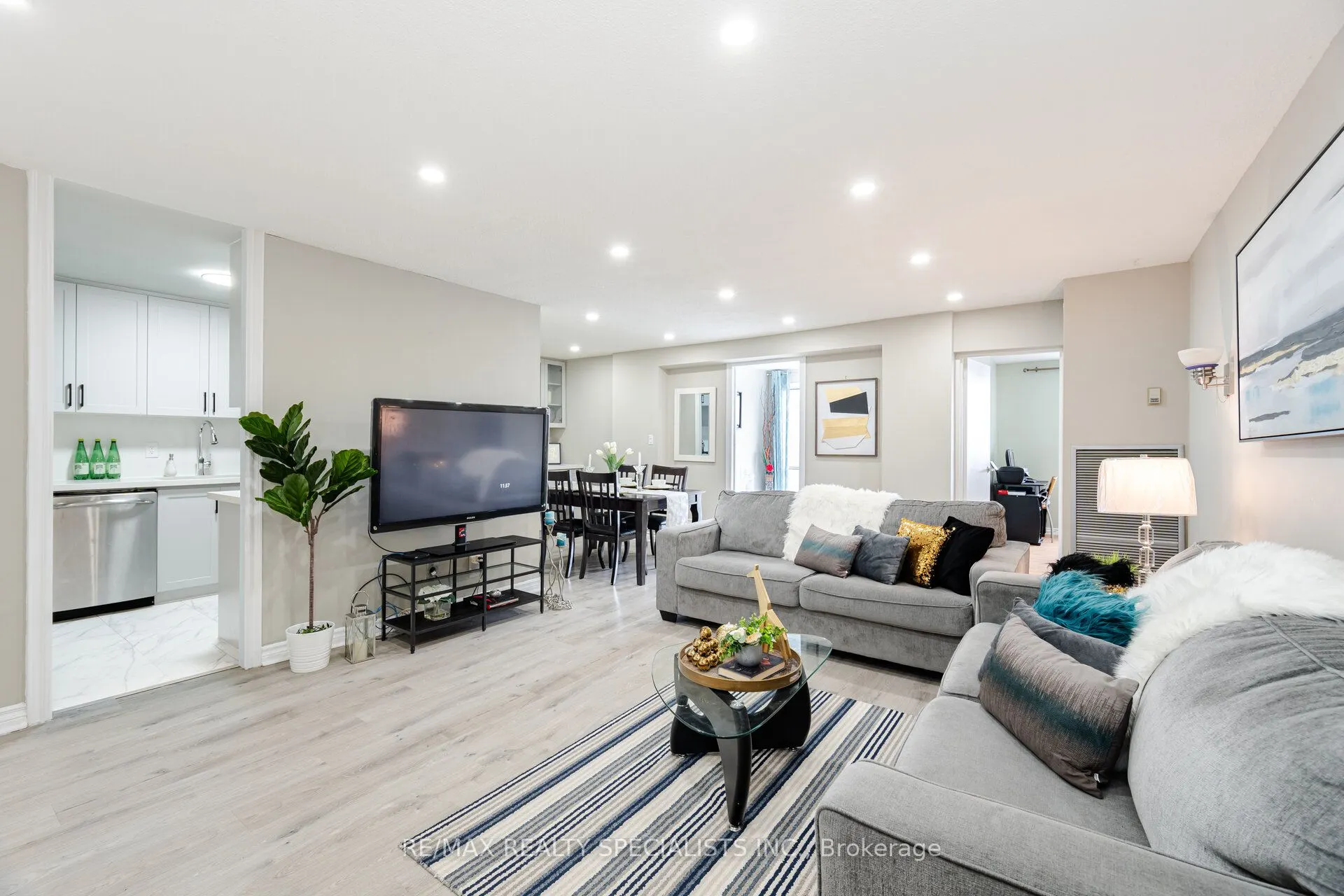 3025 The Credit Woodlands, #325