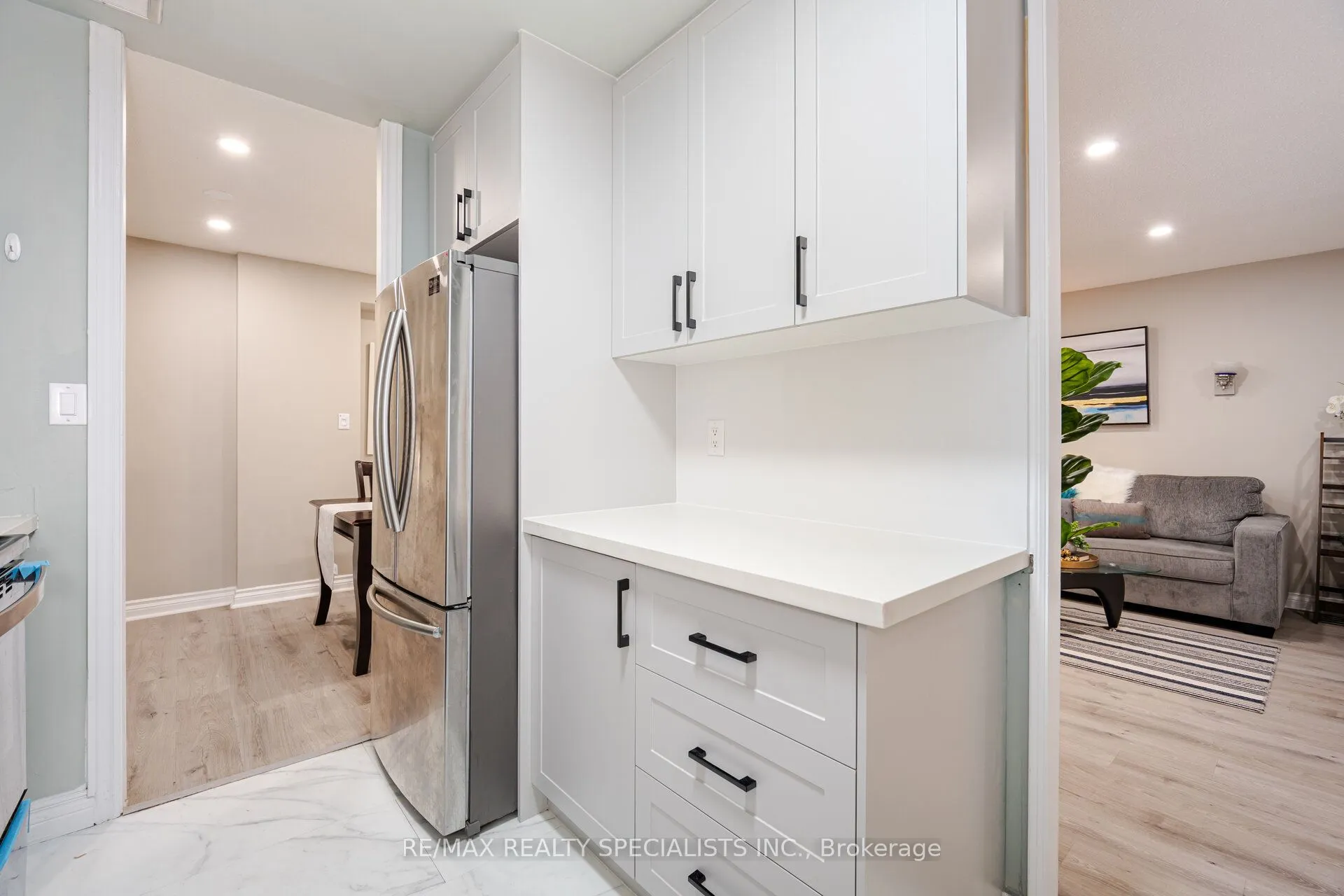 3025 The Credit Woodlands, #325