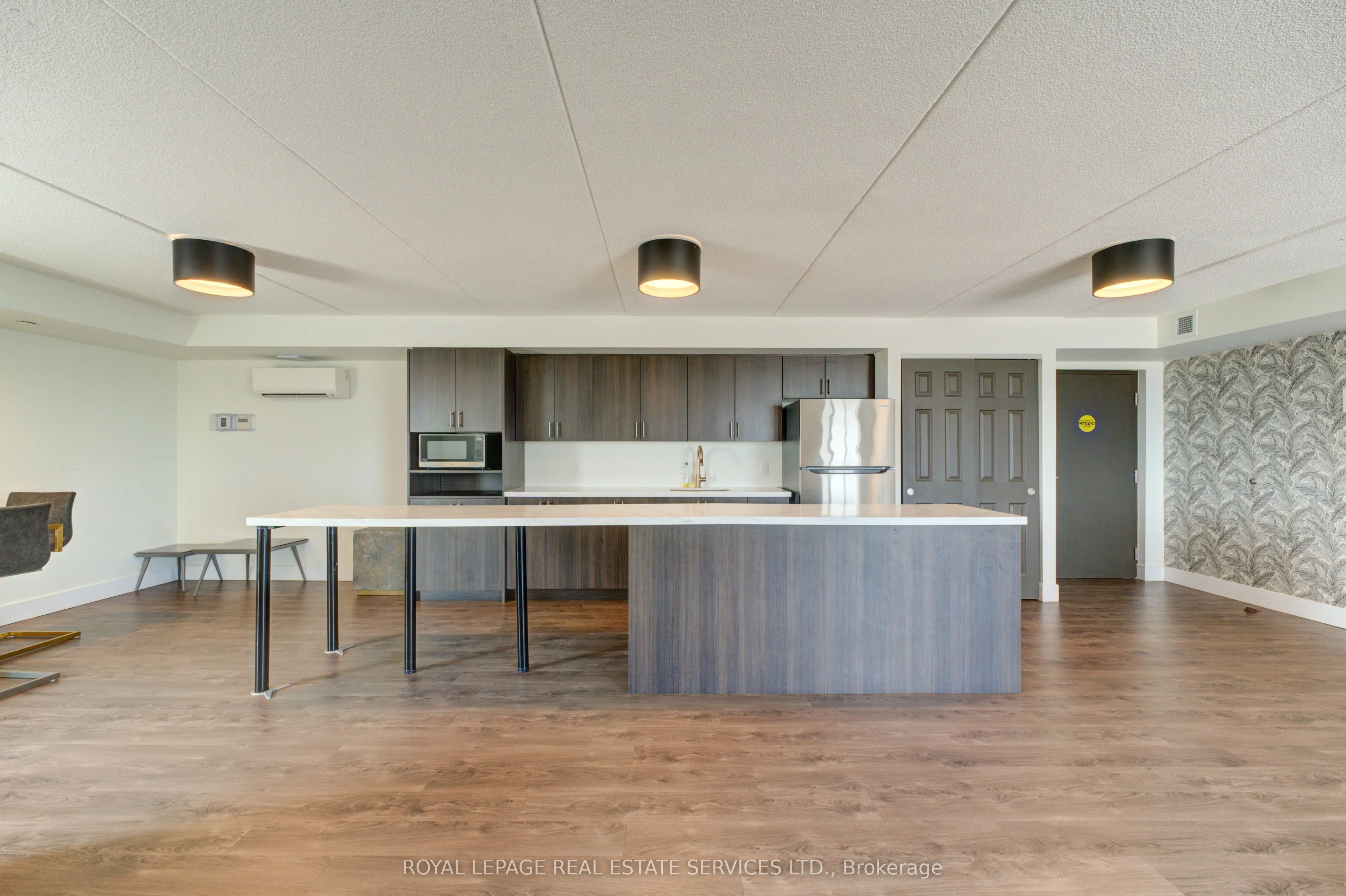 716 Main Street E, #301