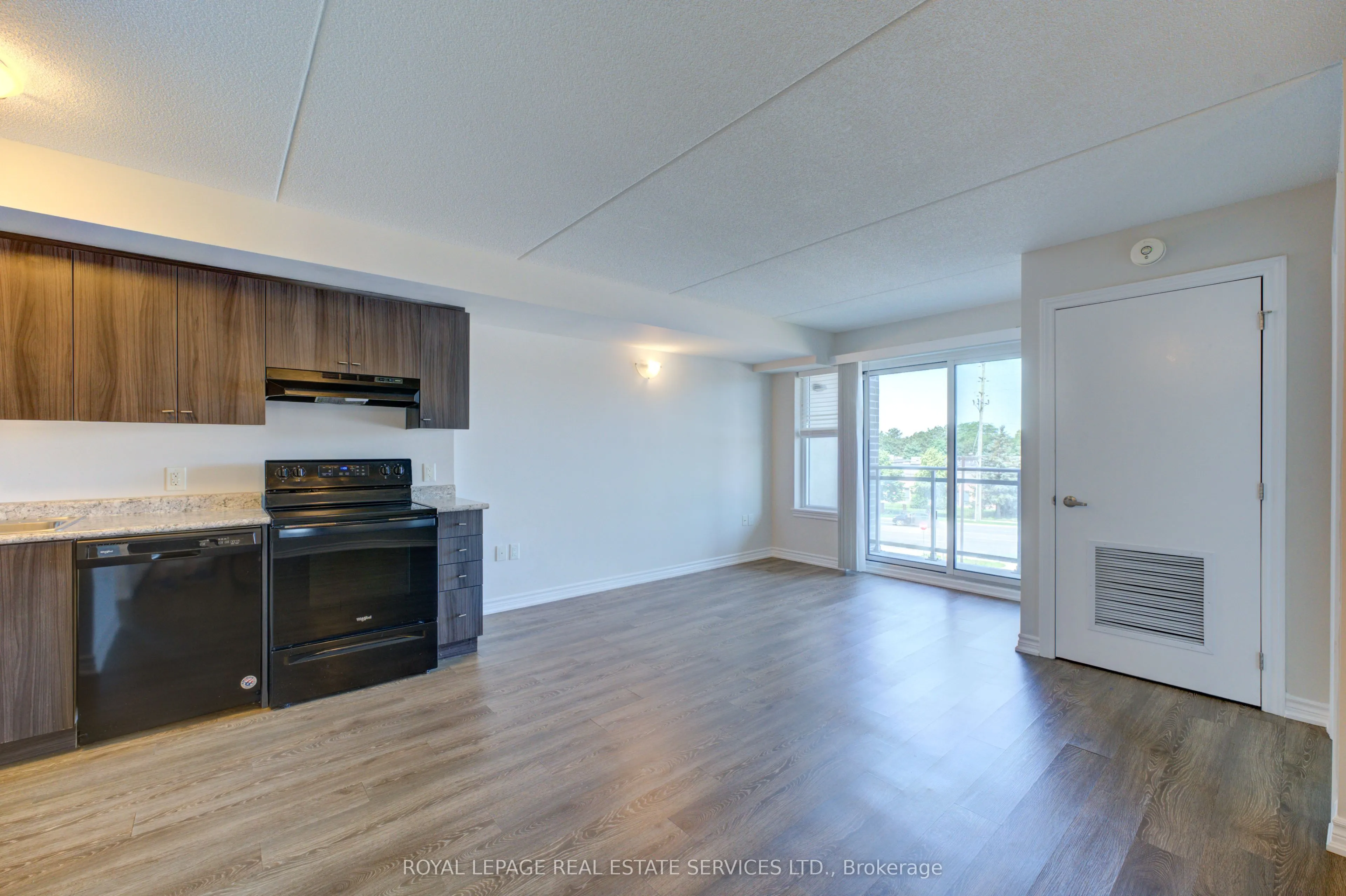 716 Main Street E, #301