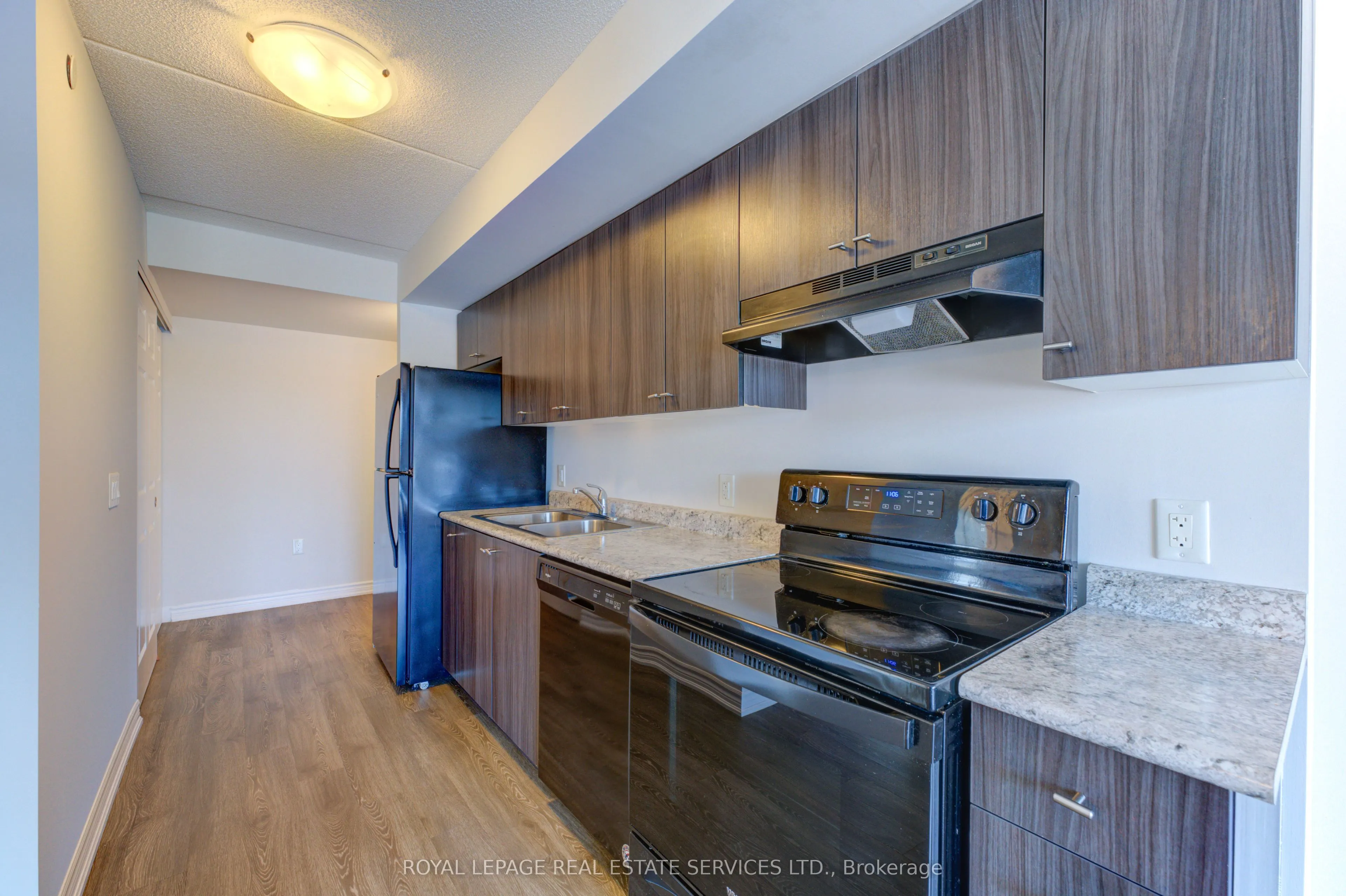 716 Main Street E, #301