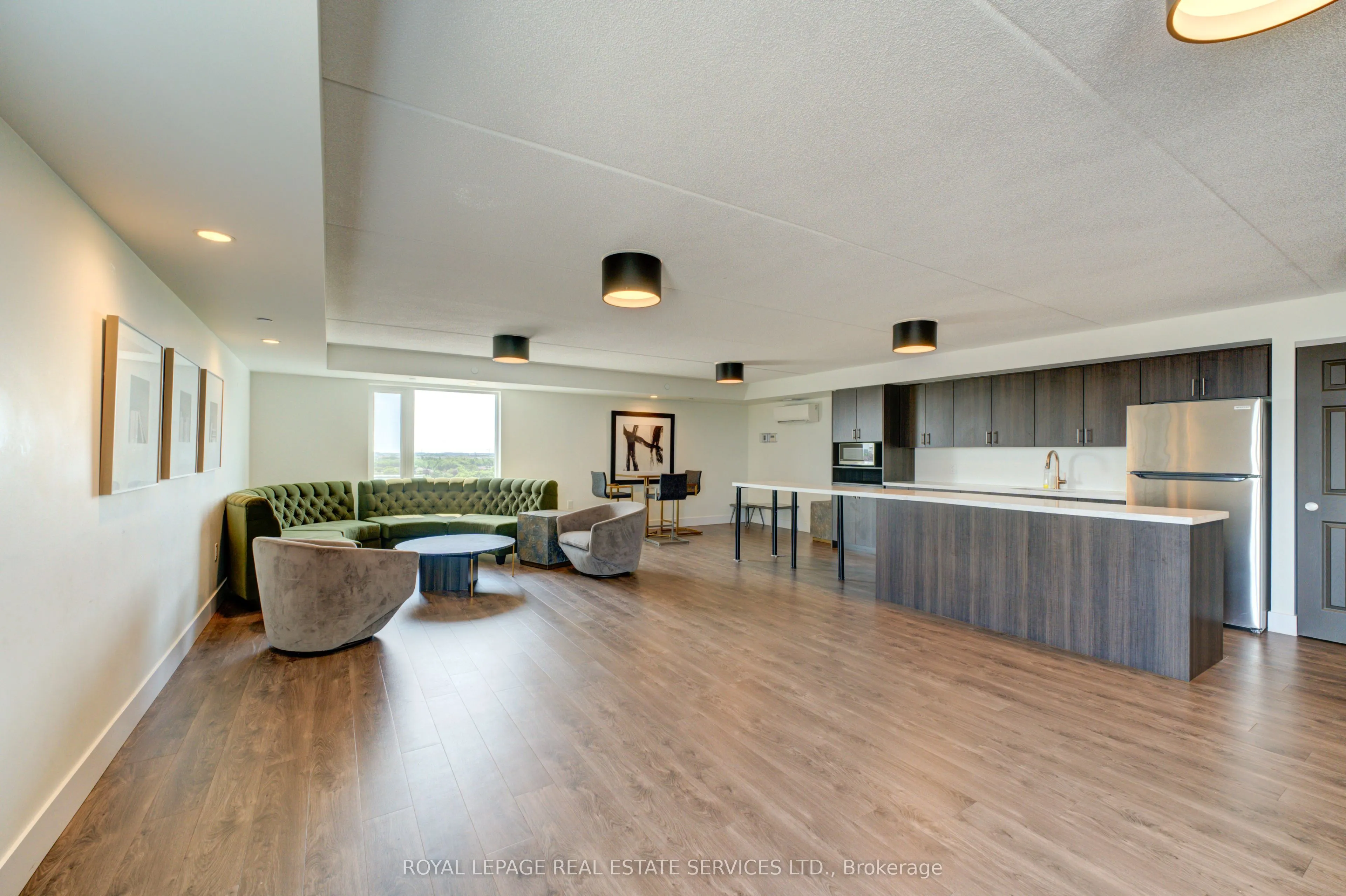 716 Main Street E, #301