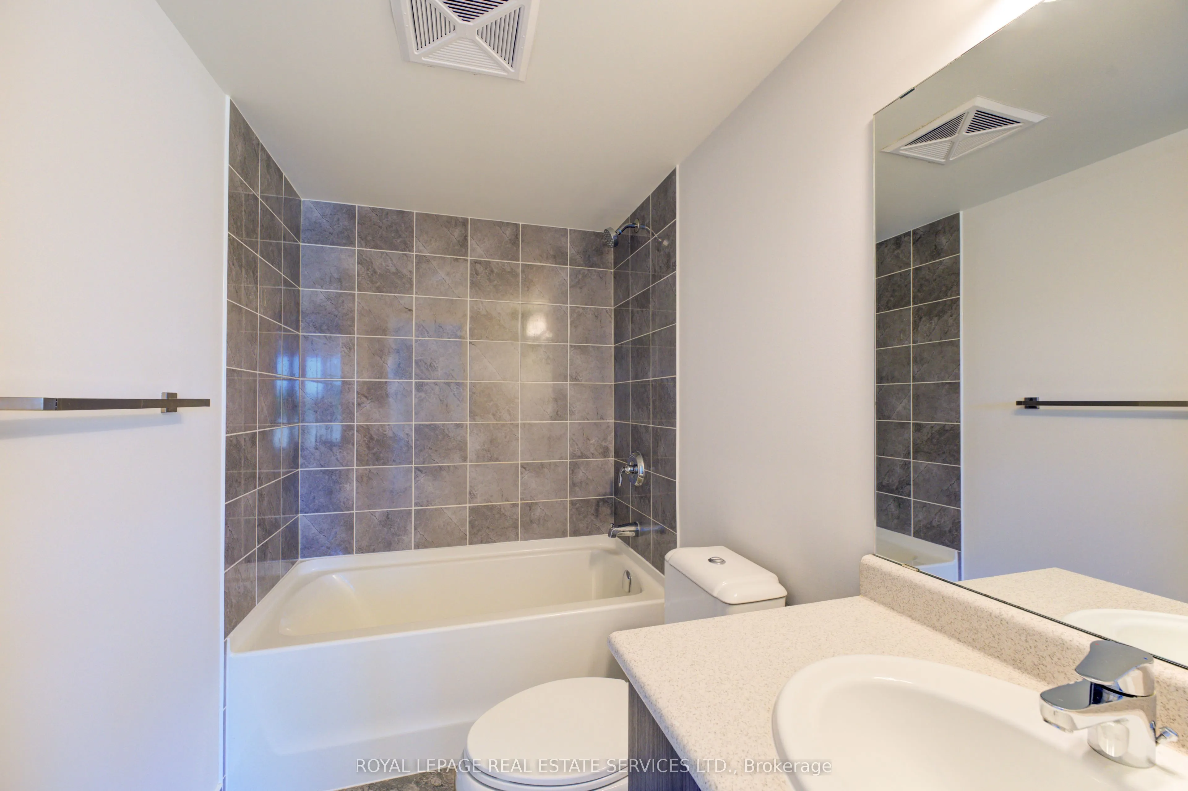 716 Main Street E, #301
