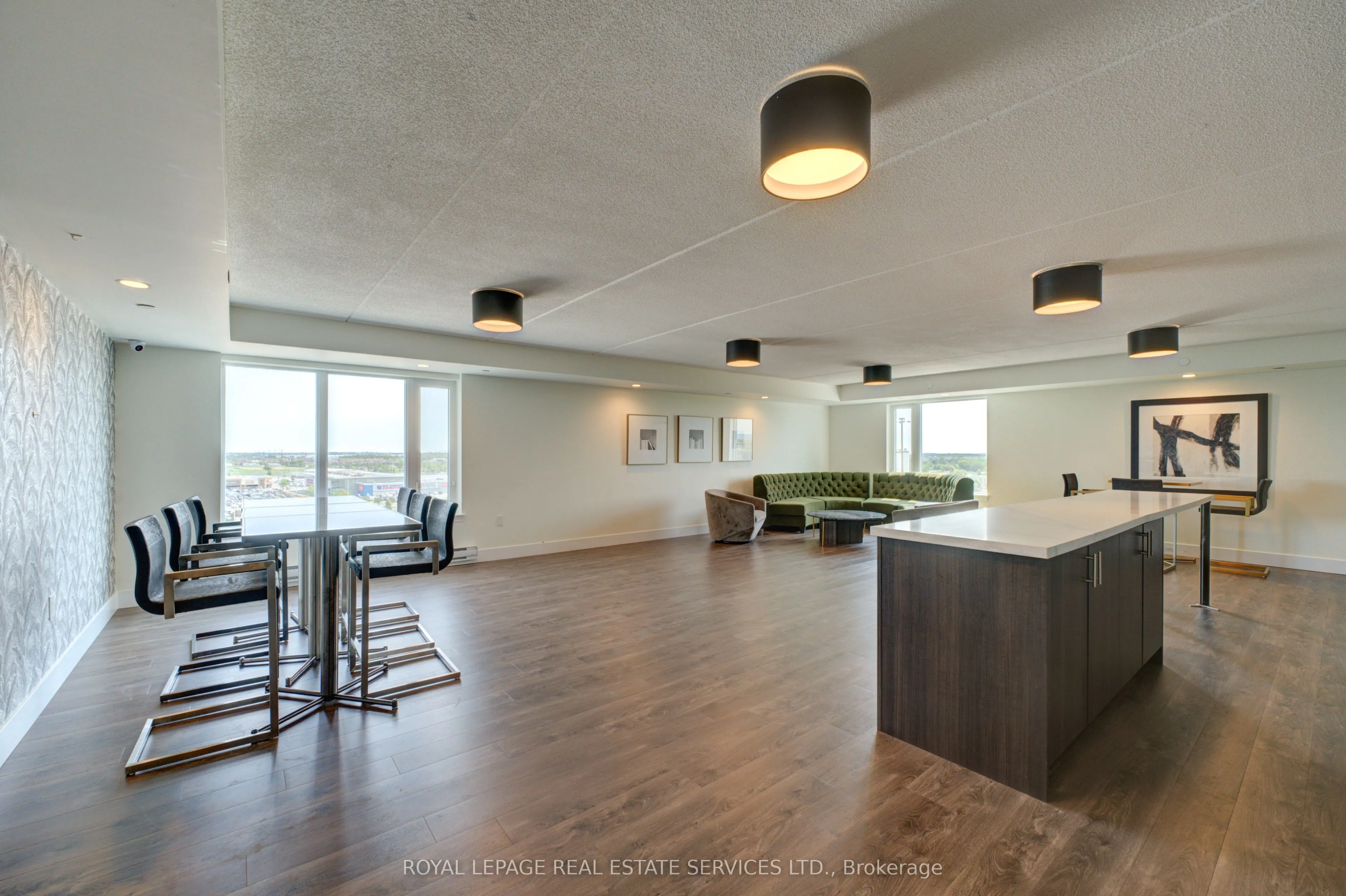716 Main Street E, #301