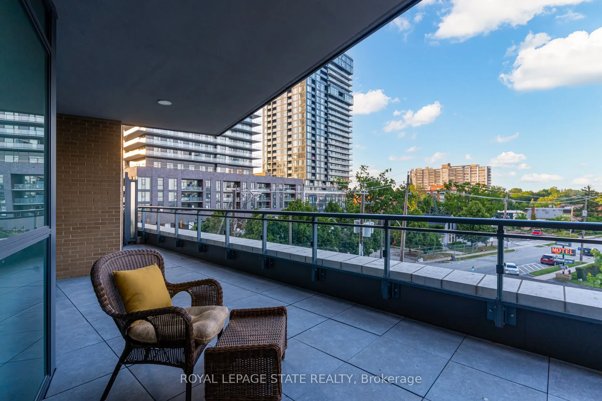 2060 Lakeshore Road, #308