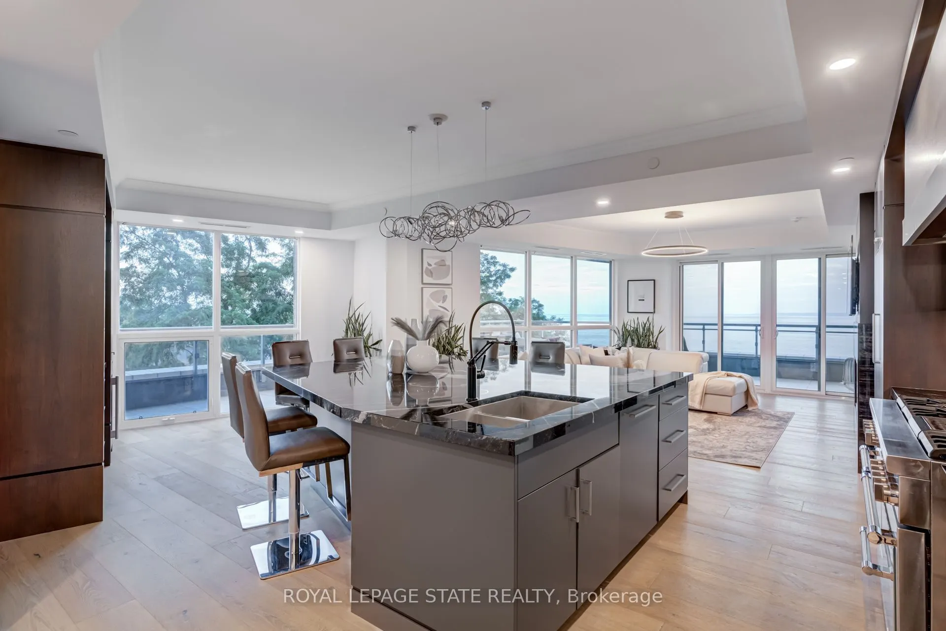 2060 Lakeshore Road, #308