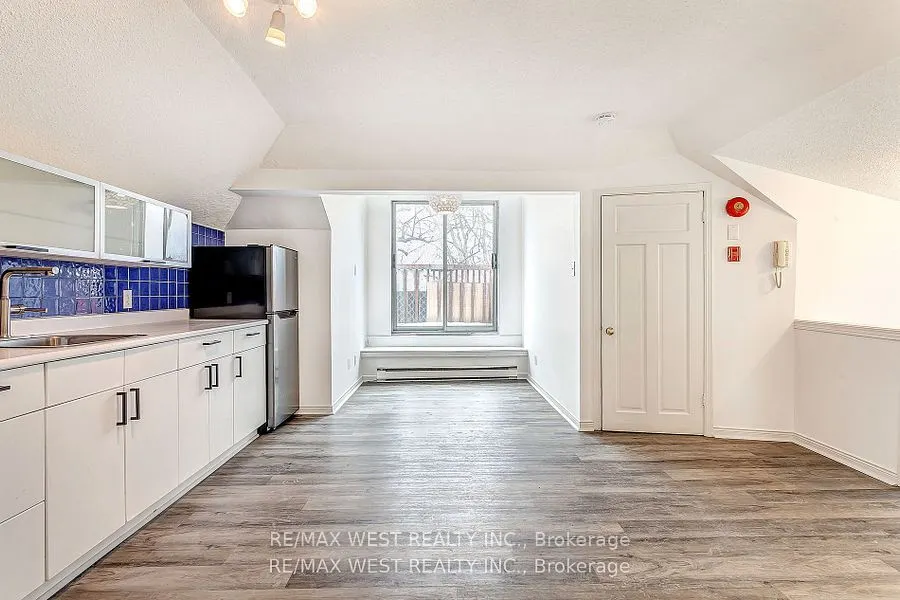 187 High Park Avenue, #11