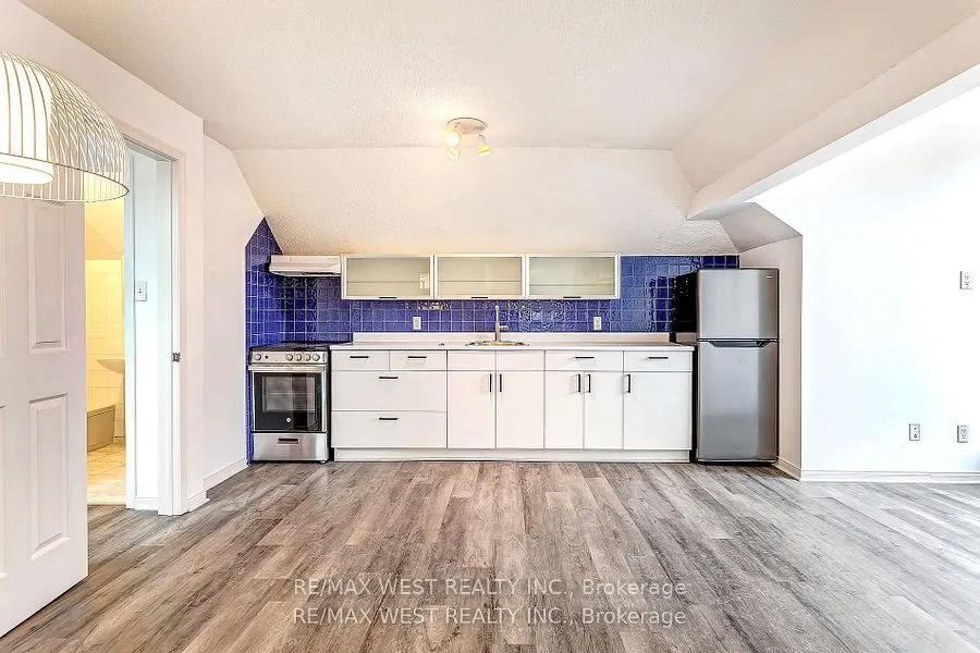 187 High Park Avenue, #11