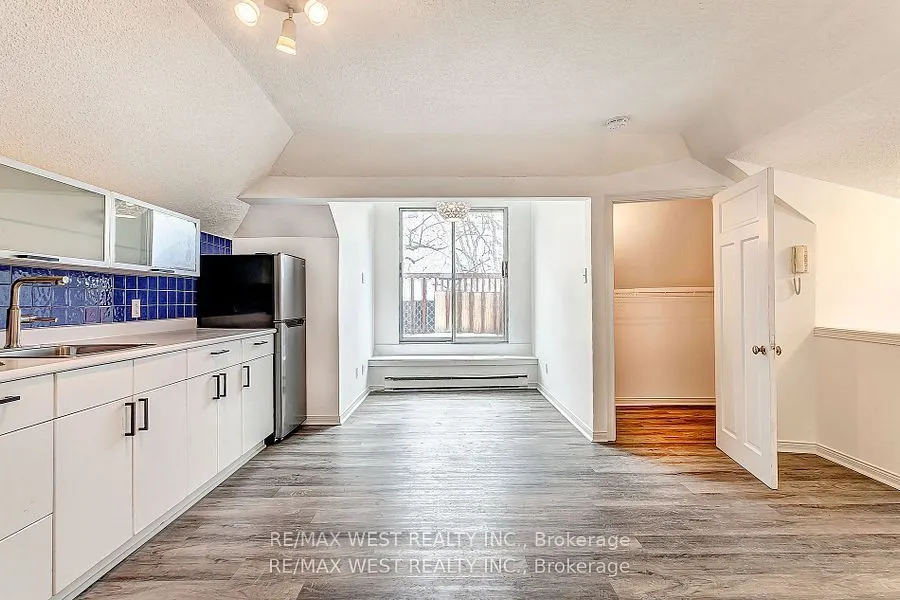 187 High Park Avenue, #11