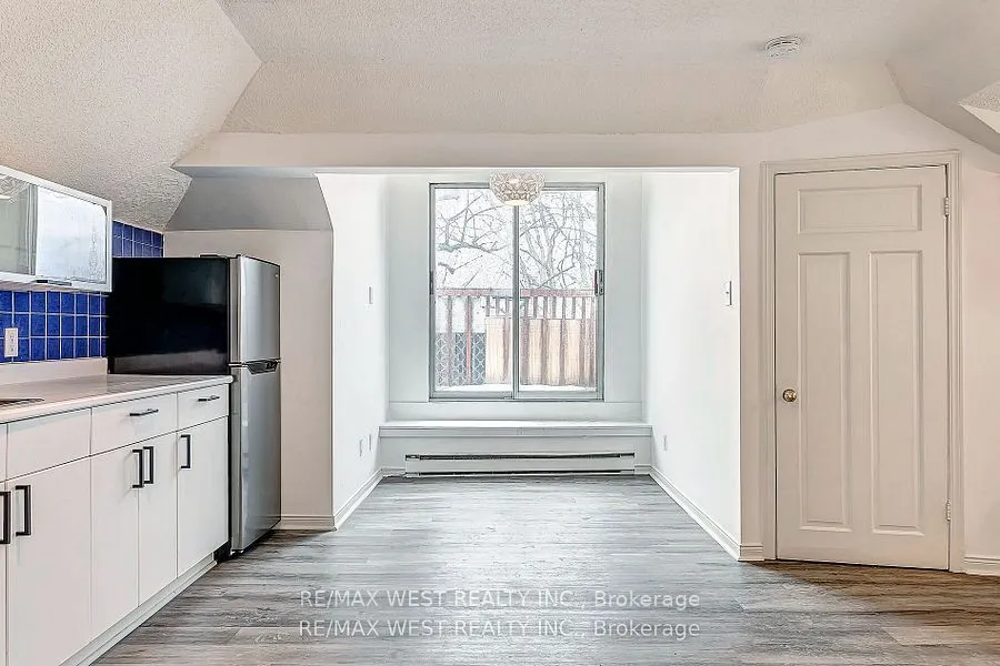 187 High Park Avenue, #11