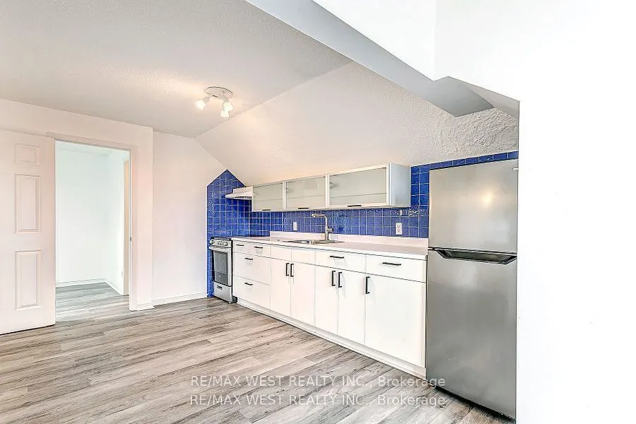 187 High Park Avenue, #11