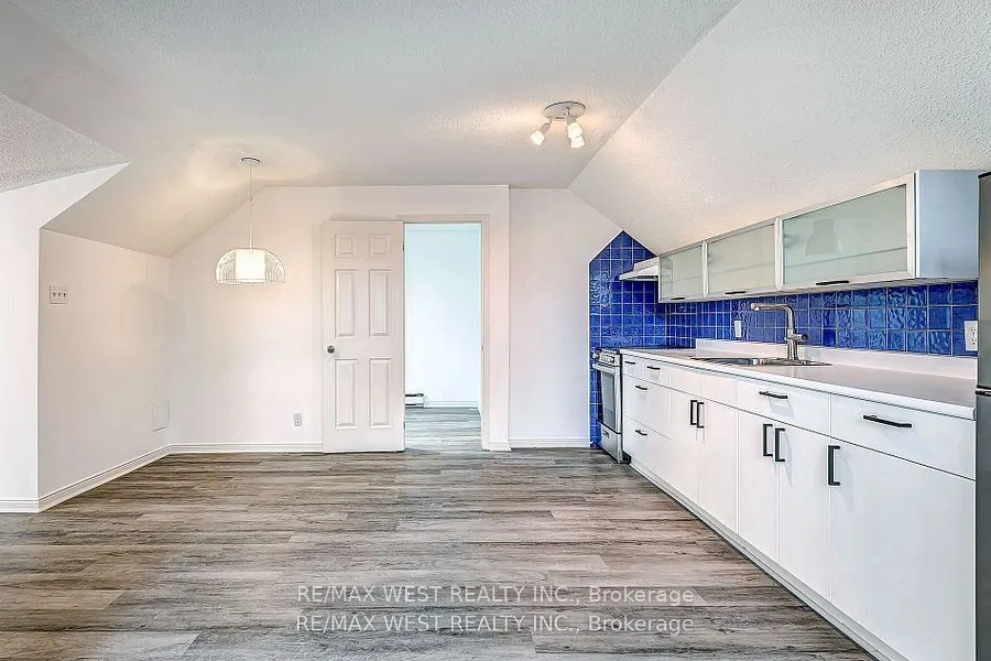187 High Park Avenue, #11