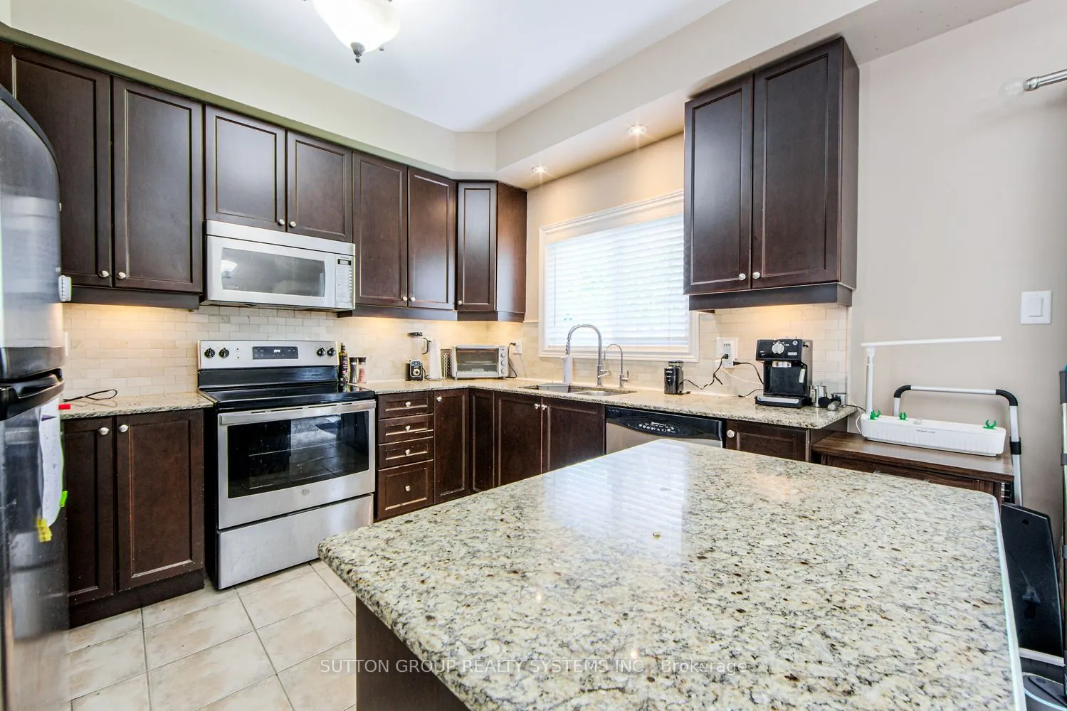 2453 Grand Oak Trail