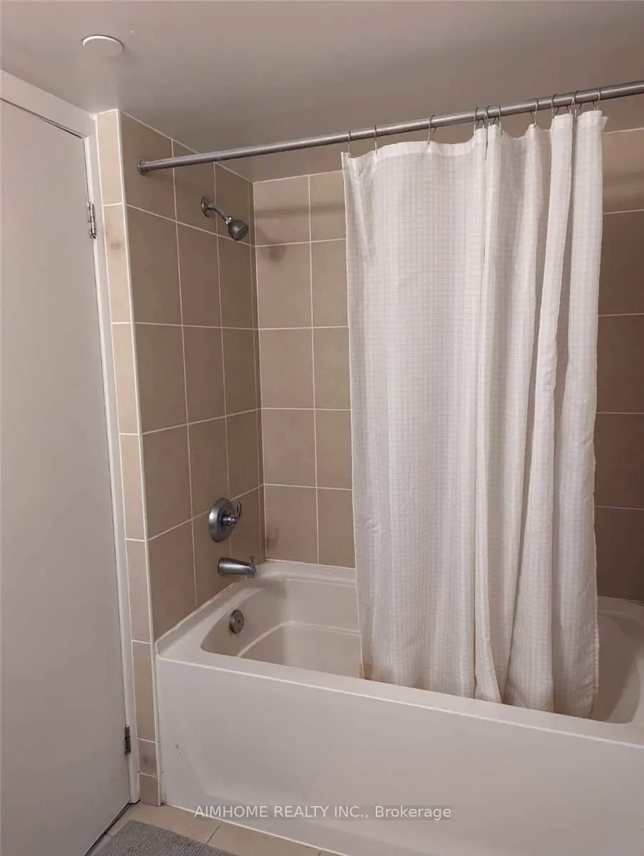 3091 Dufferin Street, #910