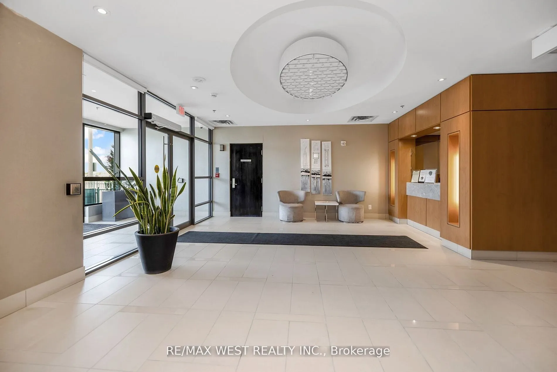 840 Queens Plate Drive, #1211