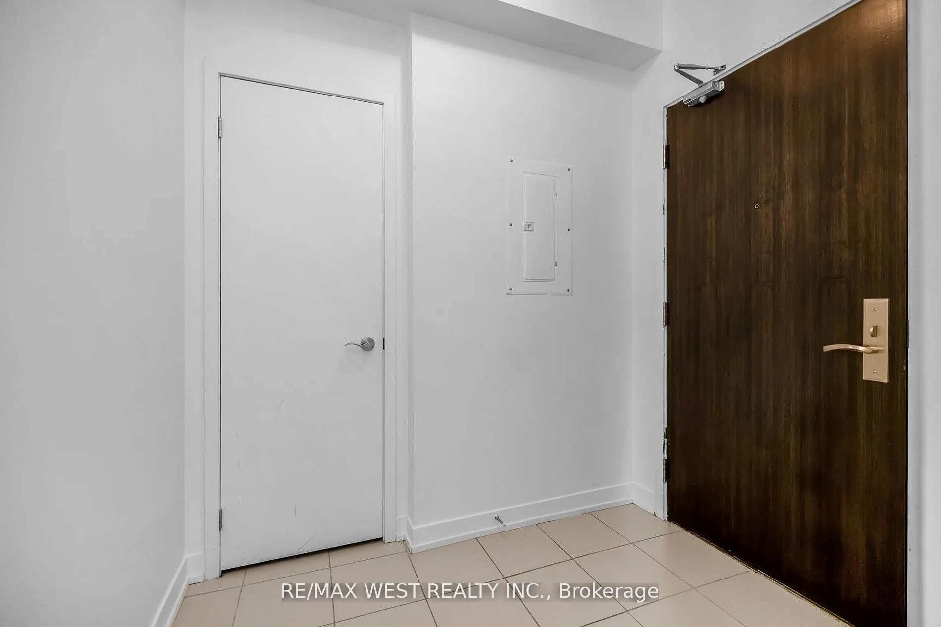 840 Queens Plate Drive, #1211