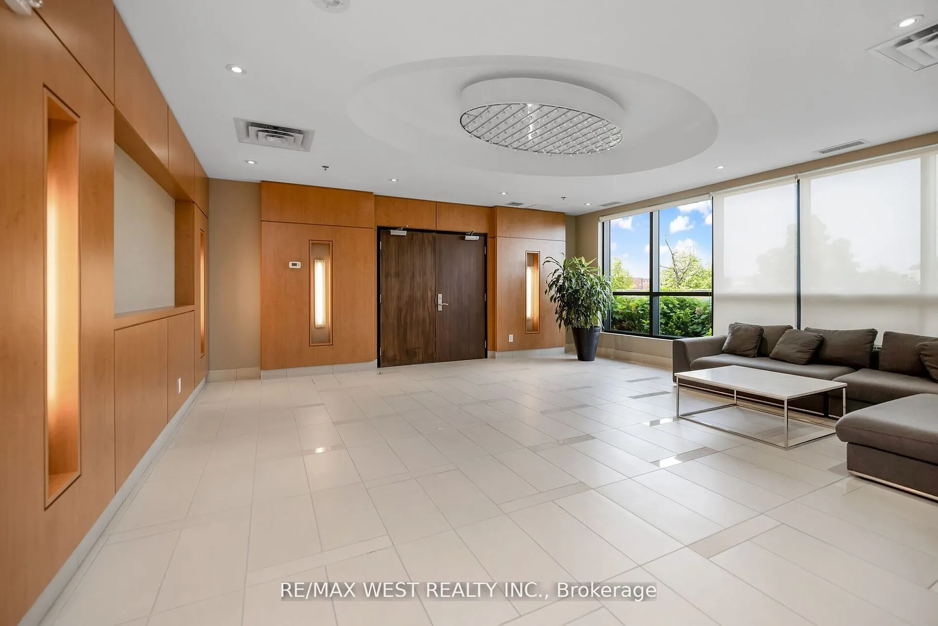 840 Queens Plate Drive, #1211