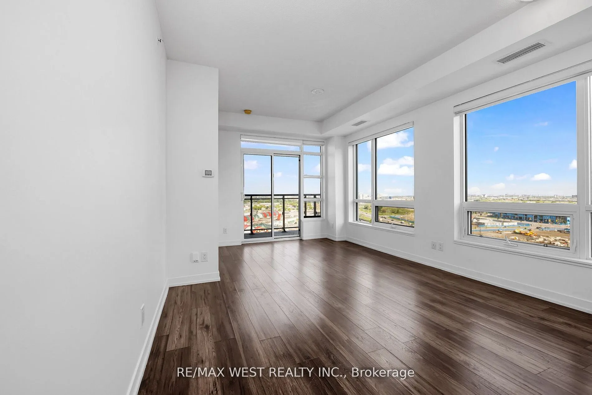 840 Queens Plate Drive, #1211