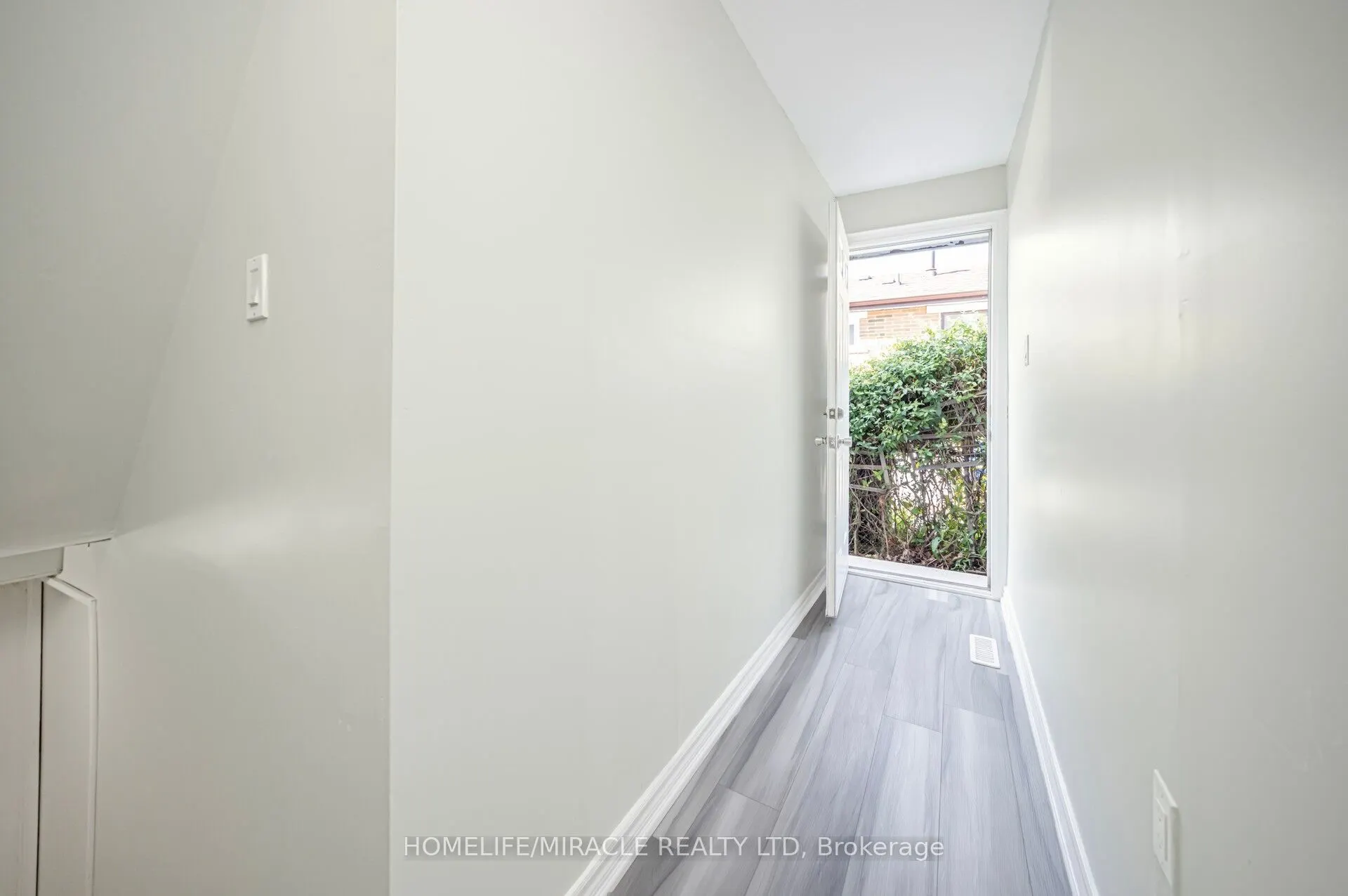 3777 Woodruff Crescent