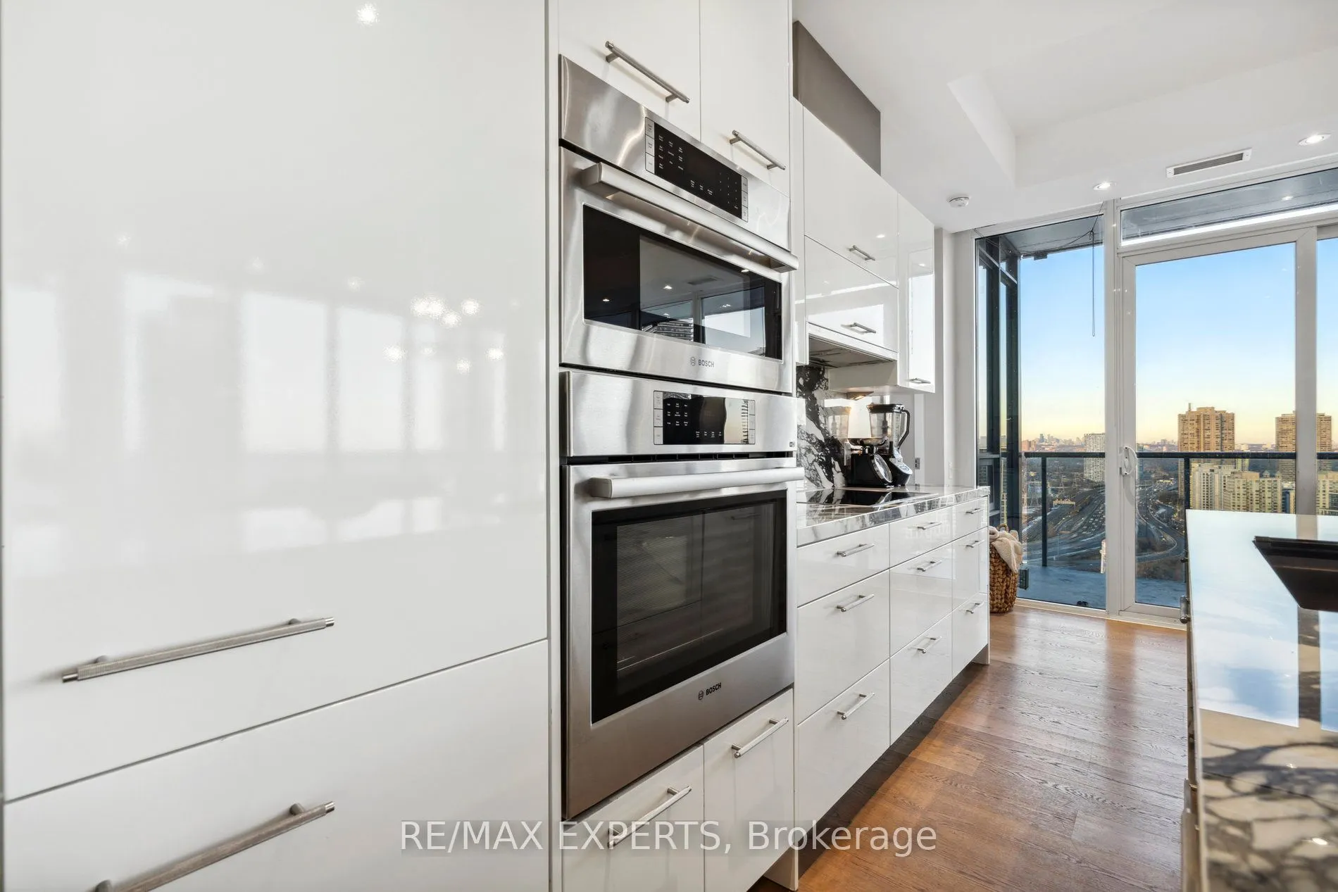 90 Park Lawn Road, #Ph-3007