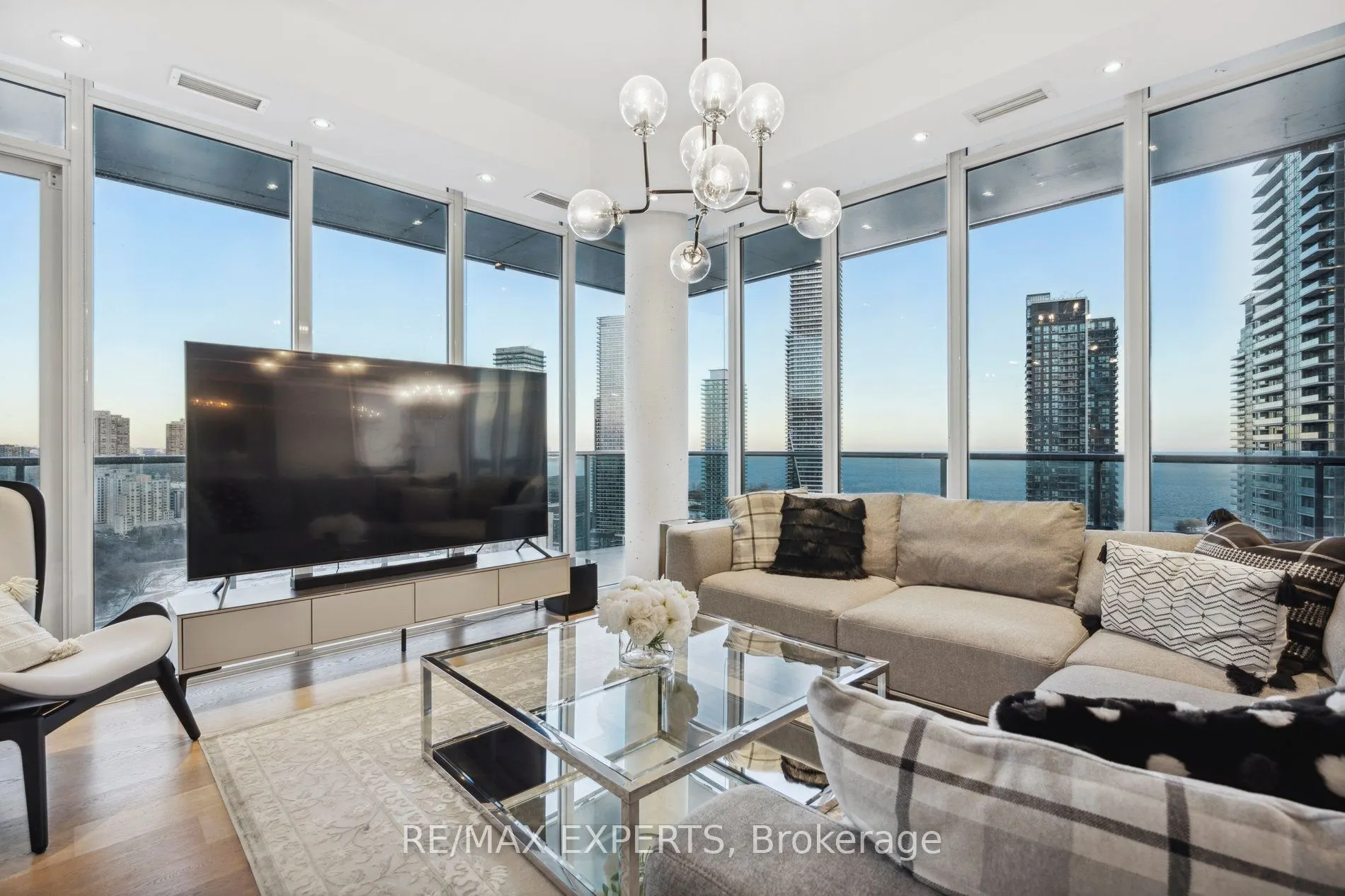 90 Park Lawn Road, #PH-3007