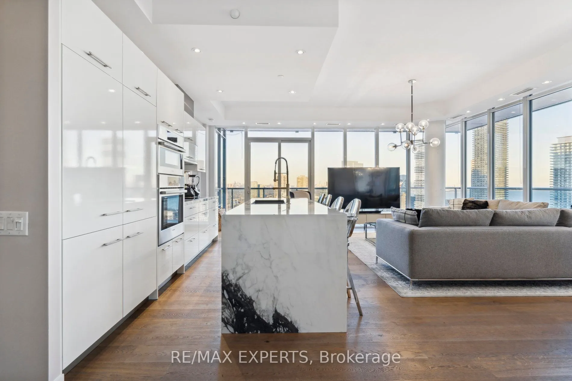 90 Park Lawn Road, #PH-3007