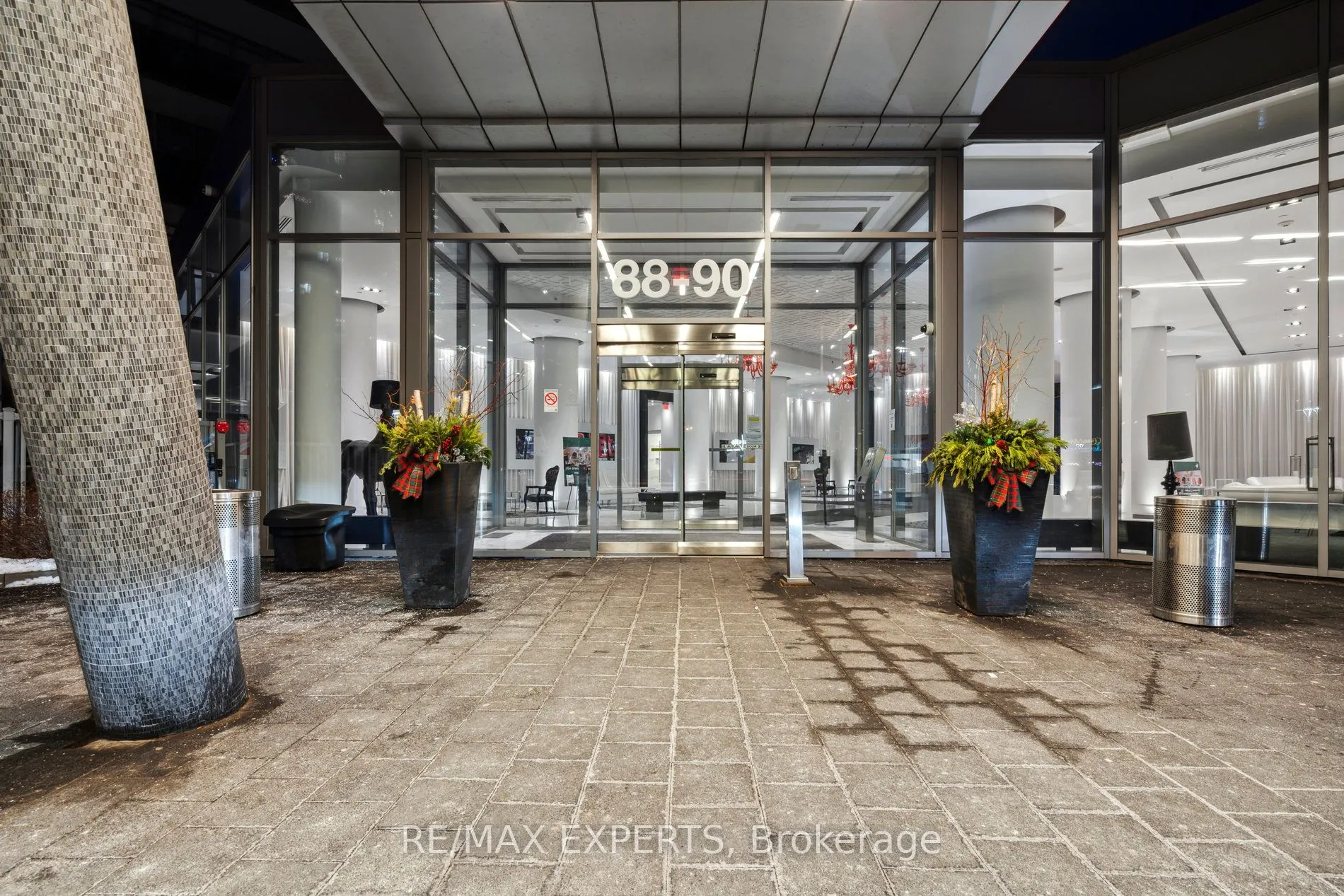 90 Park Lawn Road, #PH-3007
