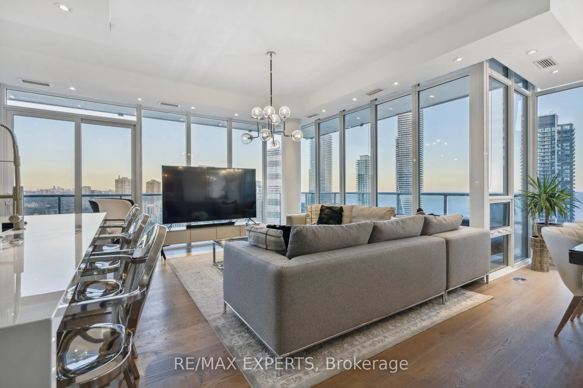 90 Park Lawn Road, #PH-3007